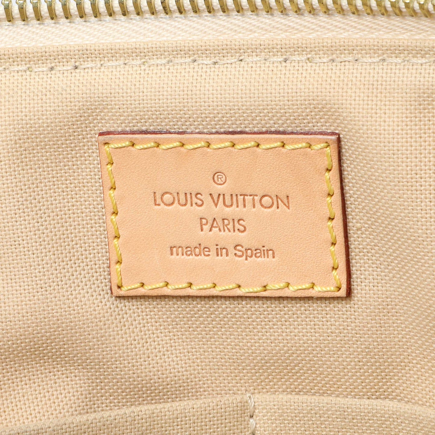 Exclusive Louis Vuitton Damier Azur Siracusa PM — Detail View