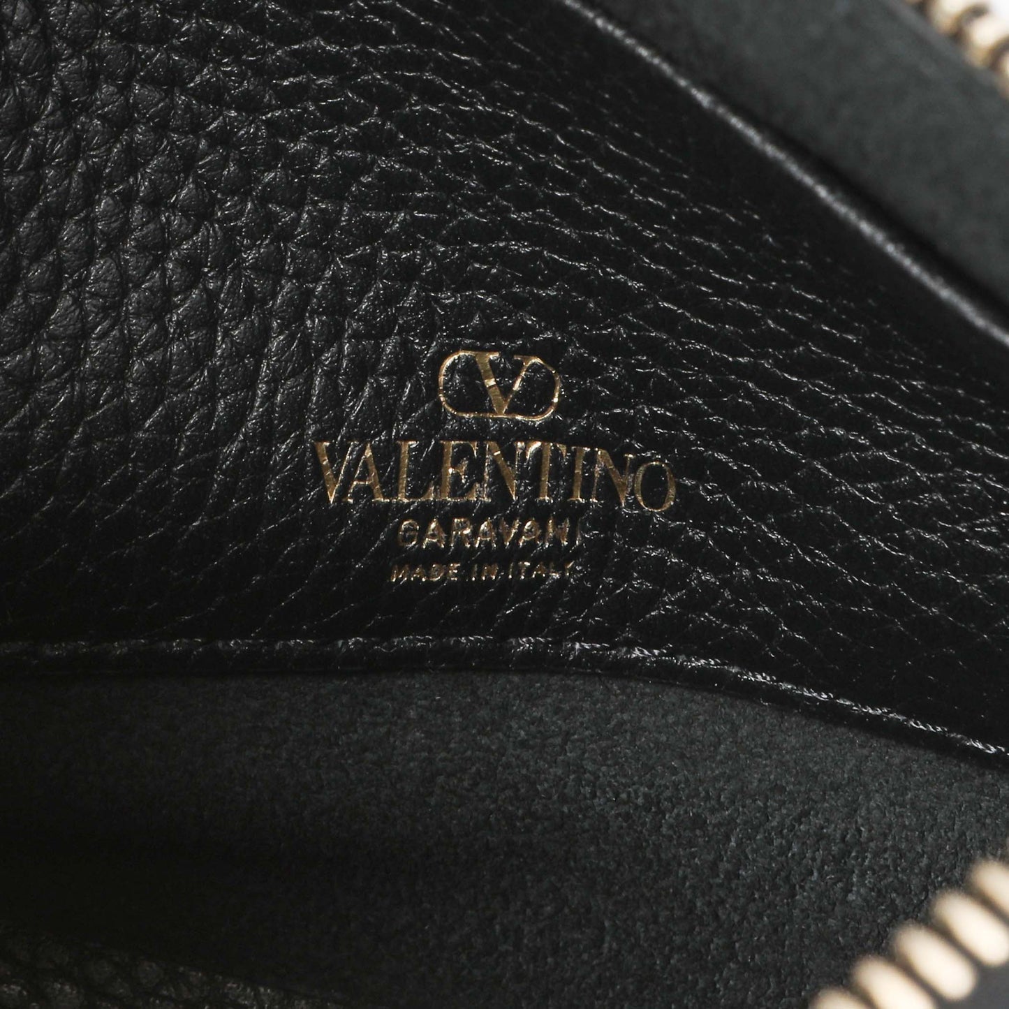 Exclusive Valentino Black Grainy Calfskin Rockstud Chain Crossbody Bag — Detail View