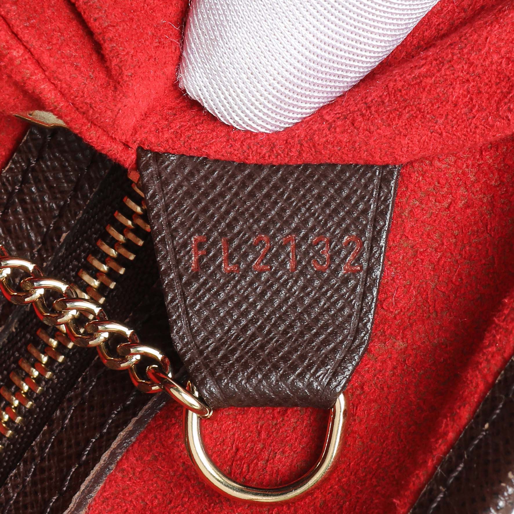 Exclusive Louis Vuitton Damier Ebene Marais Bucket 23 — Lifestyle View