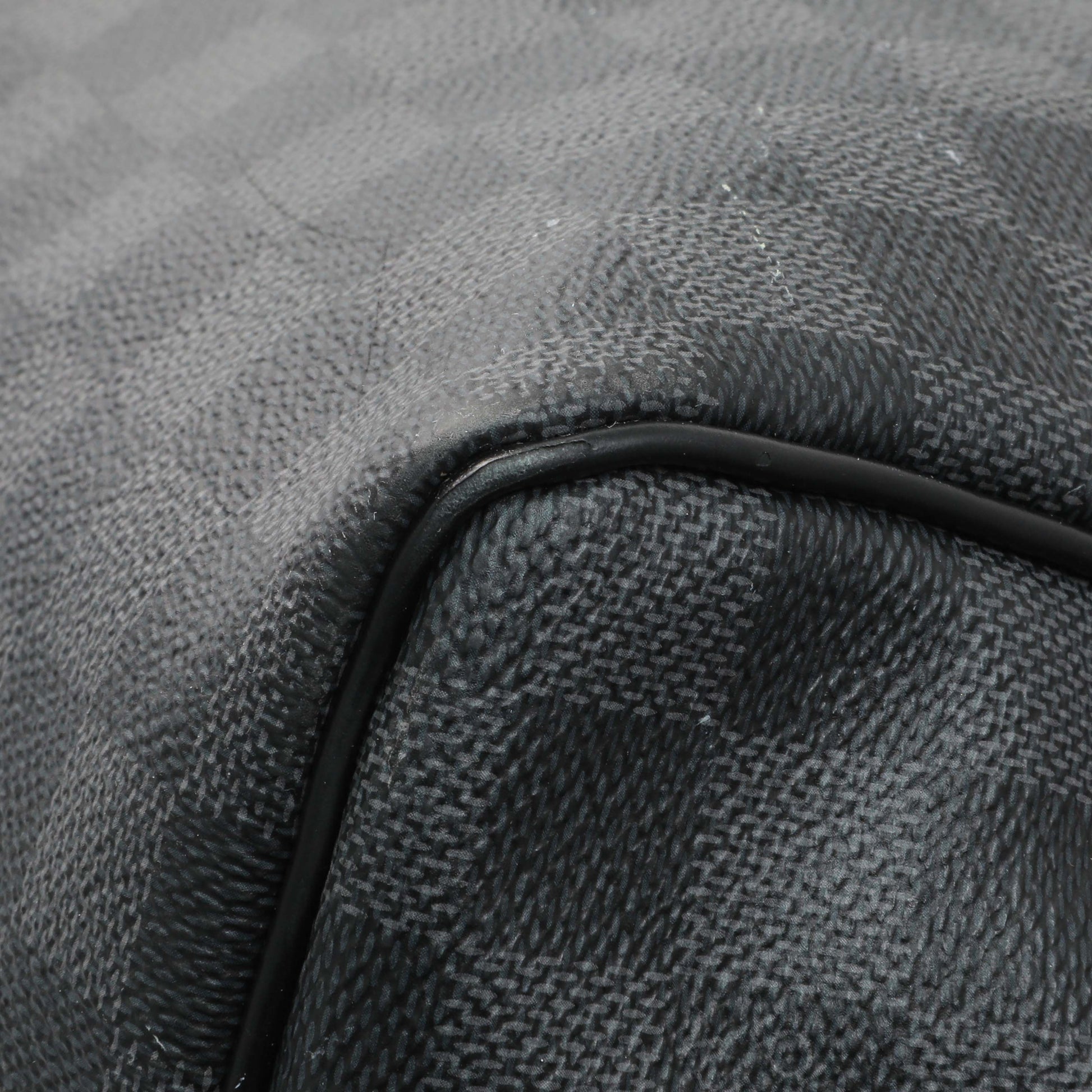 Exclusive Louis Vuitton Damier Graphite Keepall Bandouliere 55 — Detail View
