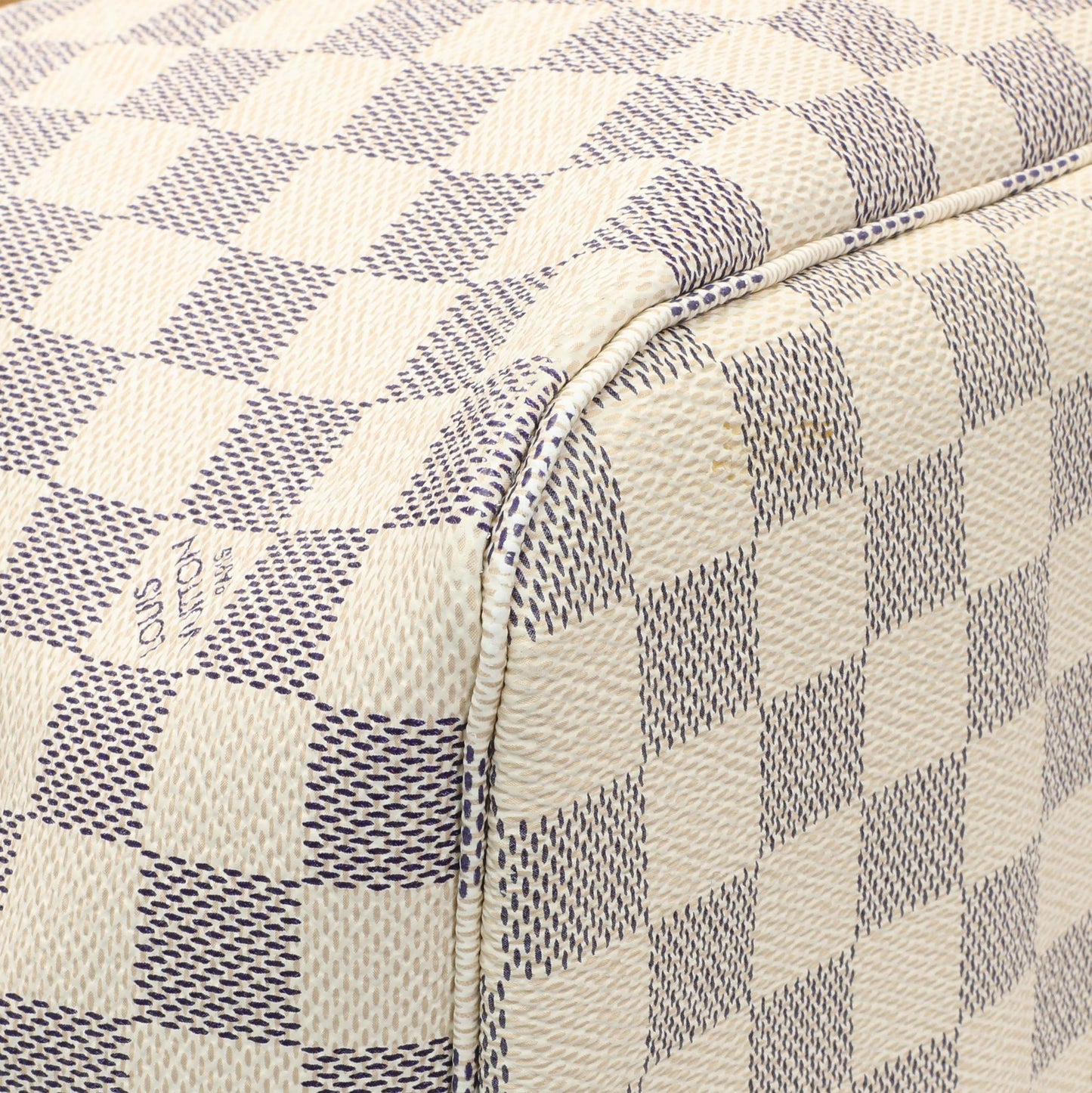 Exclusive Louis Vuitton Damier Azur Neverfull MM — Top View