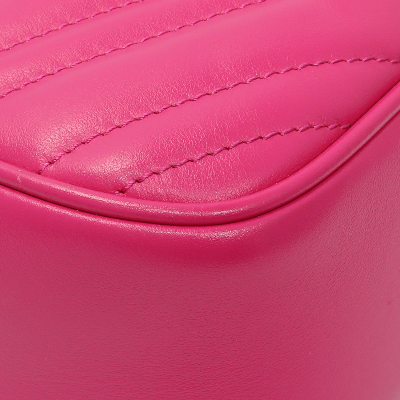 Exclusive Gucci Fuxia Calfskin Marmont Chain Bag — Top View