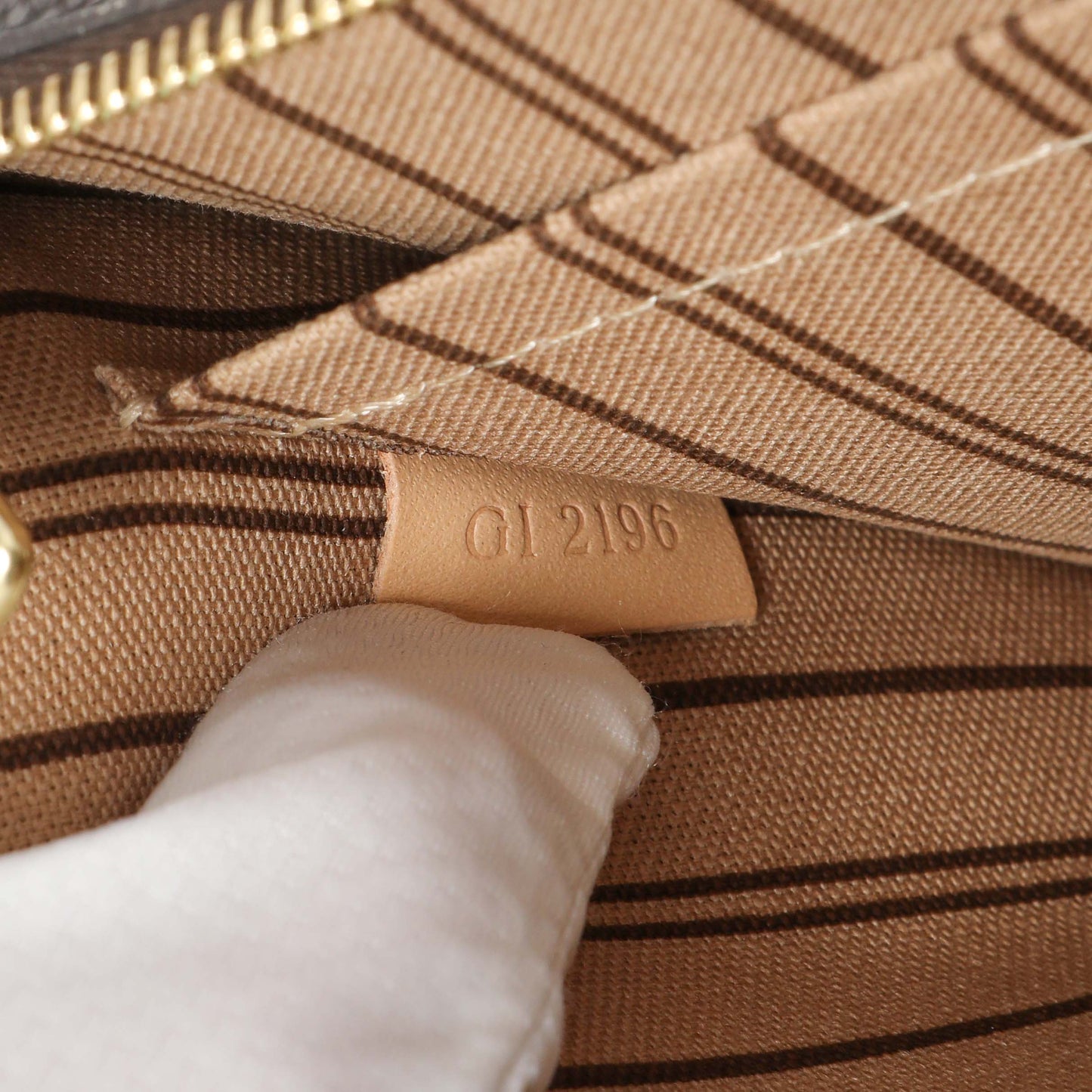 Exclusive Louis Vuitton Monogram Neverfull MM — Alternate View 17
