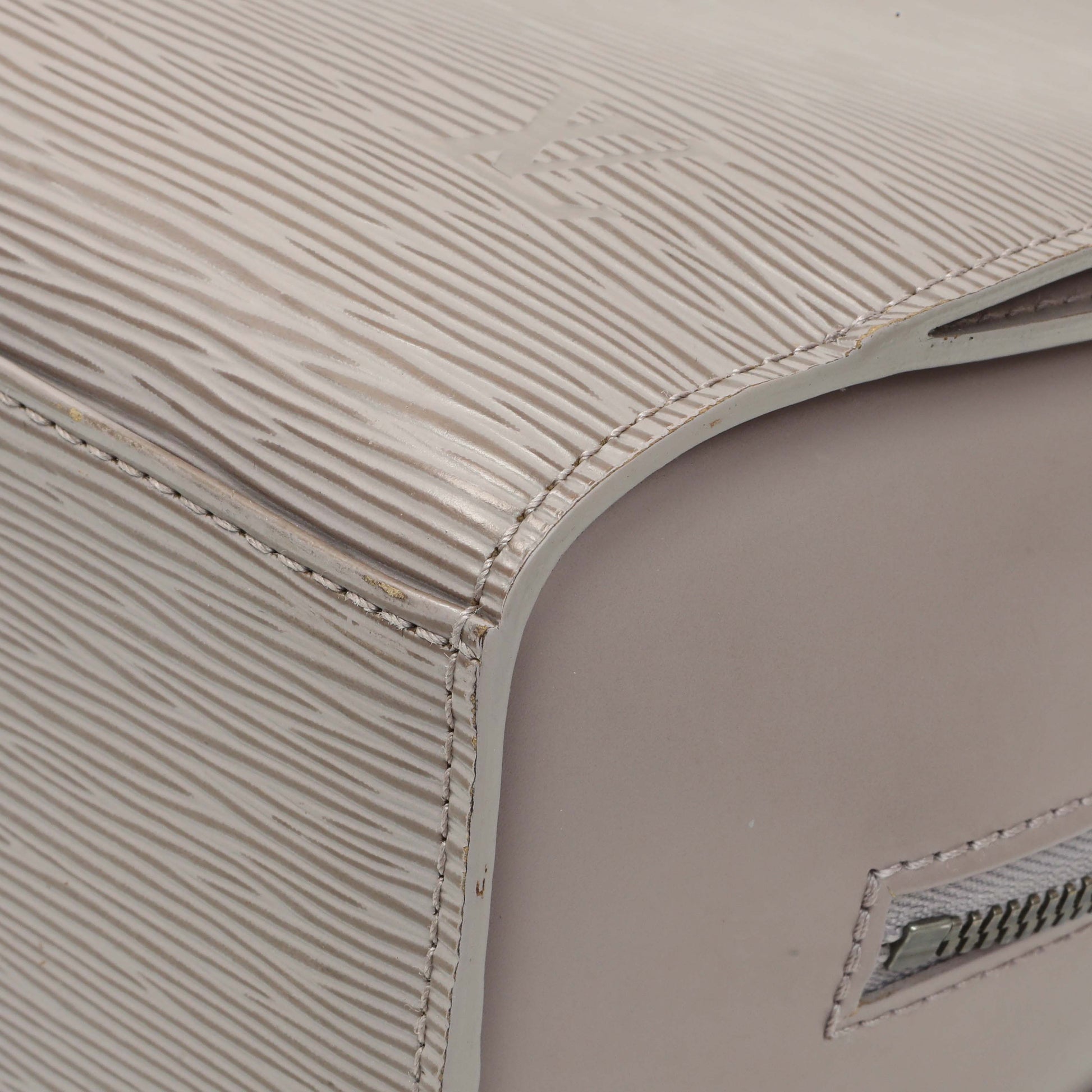 Exclusive Louis Vuitton Lilac Epi Pont-Neuf PM — Detail View