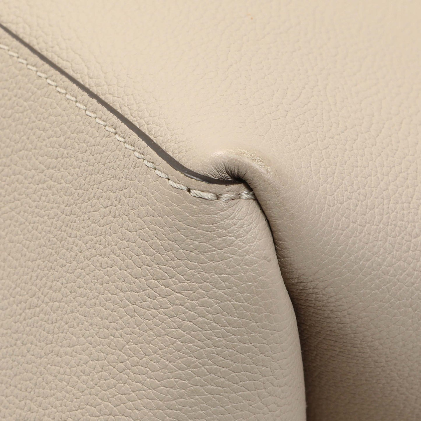 Exclusive Louis Vuitton Greige Grained Calfskin Lockme Shopper — Alternate View 7