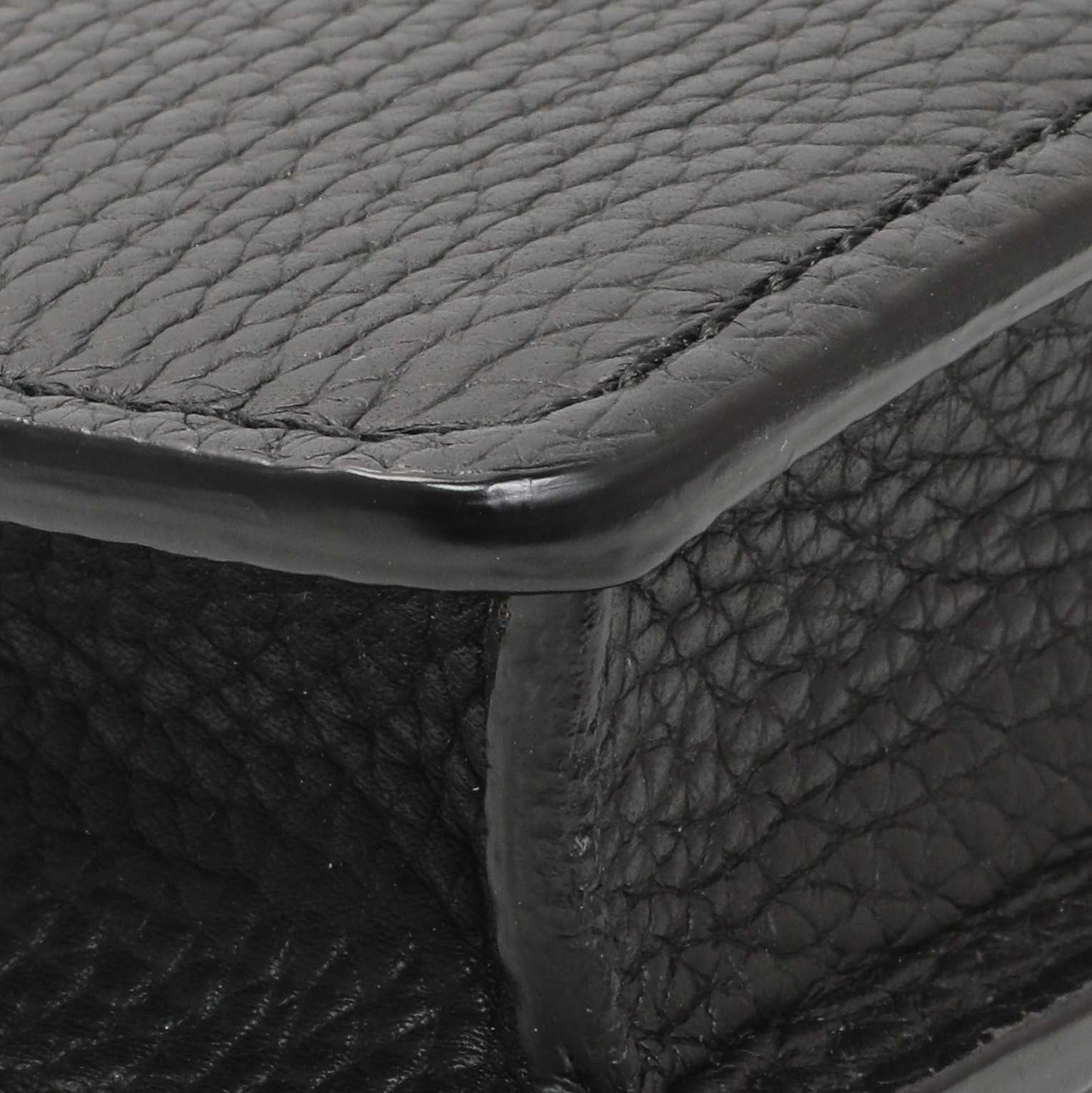 Exclusive Burberry Black Pebbled Leather Hampshire Wallet On Chain — Lifestyle View