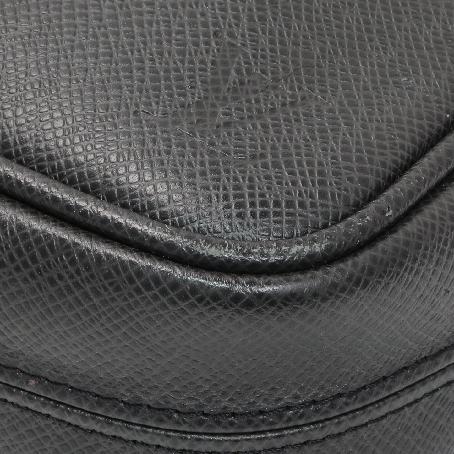 Exclusive Louis Vuitton Ardoise Taiga Dimitri Messenger — Detail View