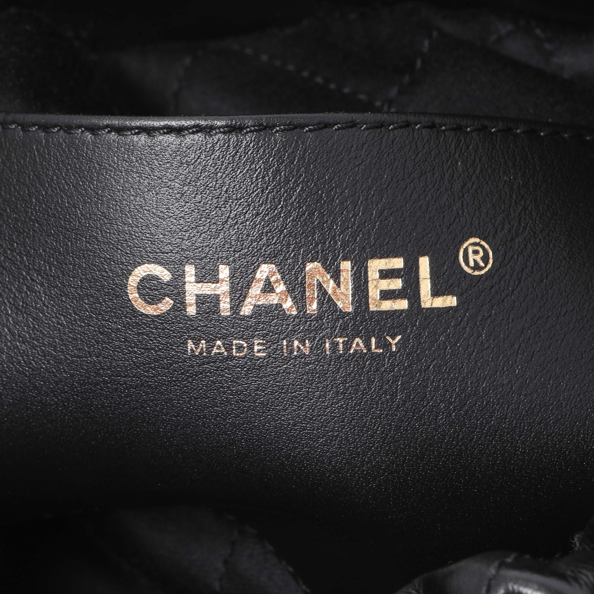 Exclusive Chanel Black Shiny Calfskin Quilted Mini Chanel 22 — Detail View