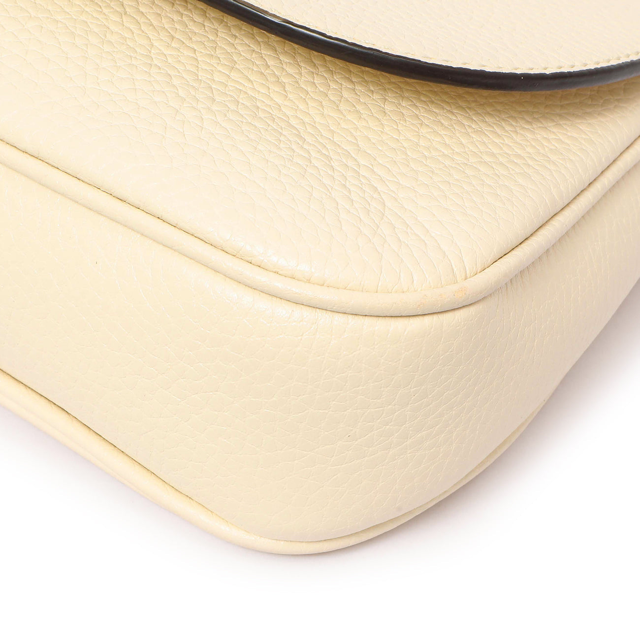 Exclusive Gucci Ivory Pebbled Calfskin Medium Soho Flap Crossbody — Detail View