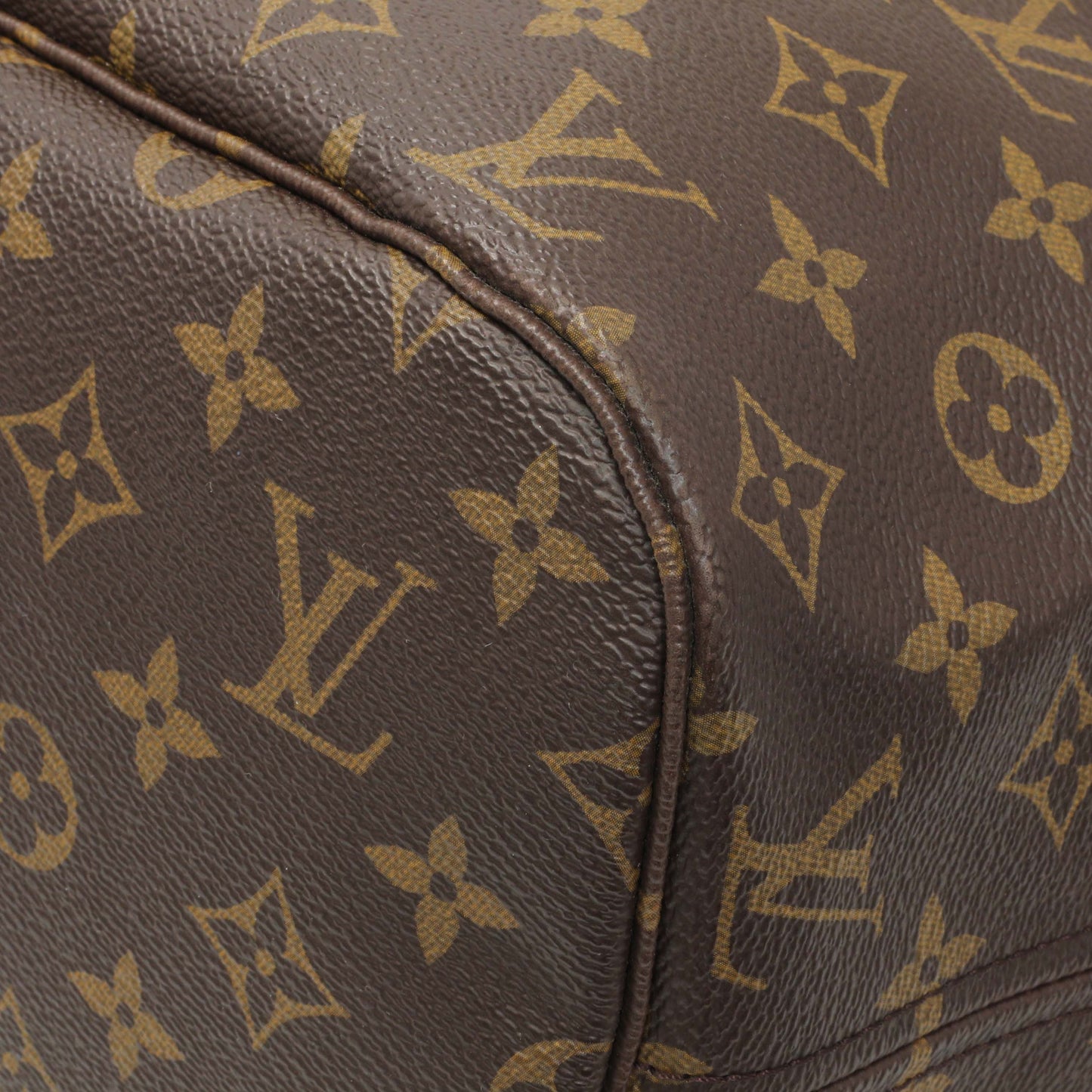 Exclusive Louis Vuitton Monogram Neo Neverfull MM — Detail View