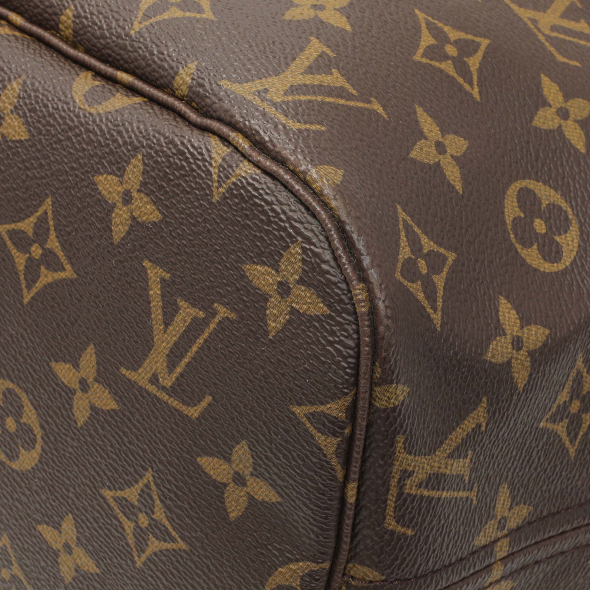 Exclusive Louis Vuitton Monogram Neo Neverfull MM — Detail View