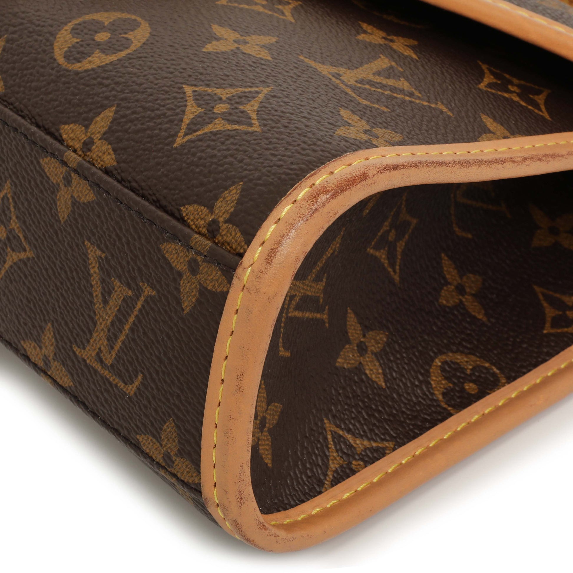 Exclusive Louis Vuitton Monogram LV Ivy — Detail View