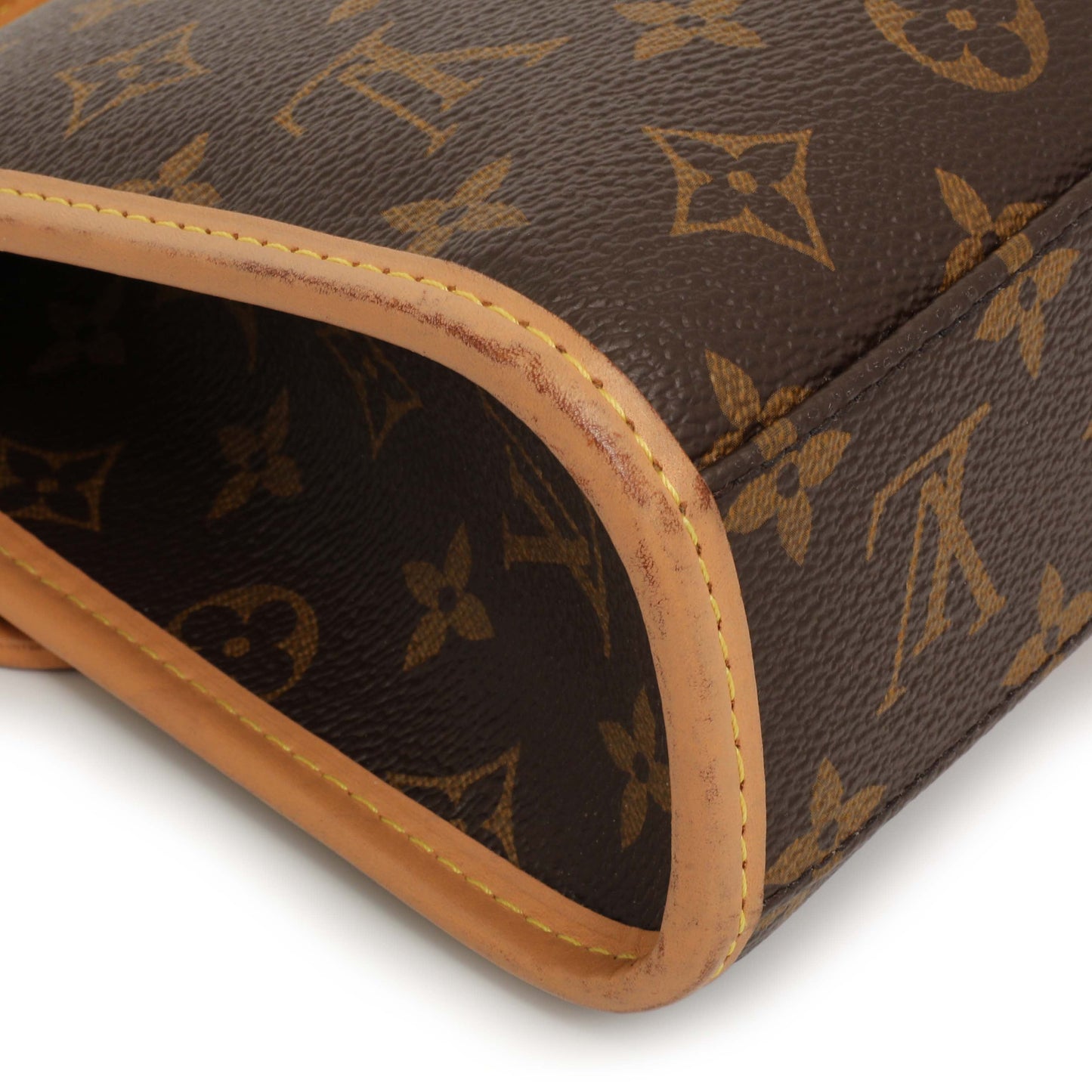 Exclusive Louis Vuitton Monogram LV Ivy — Lifestyle View