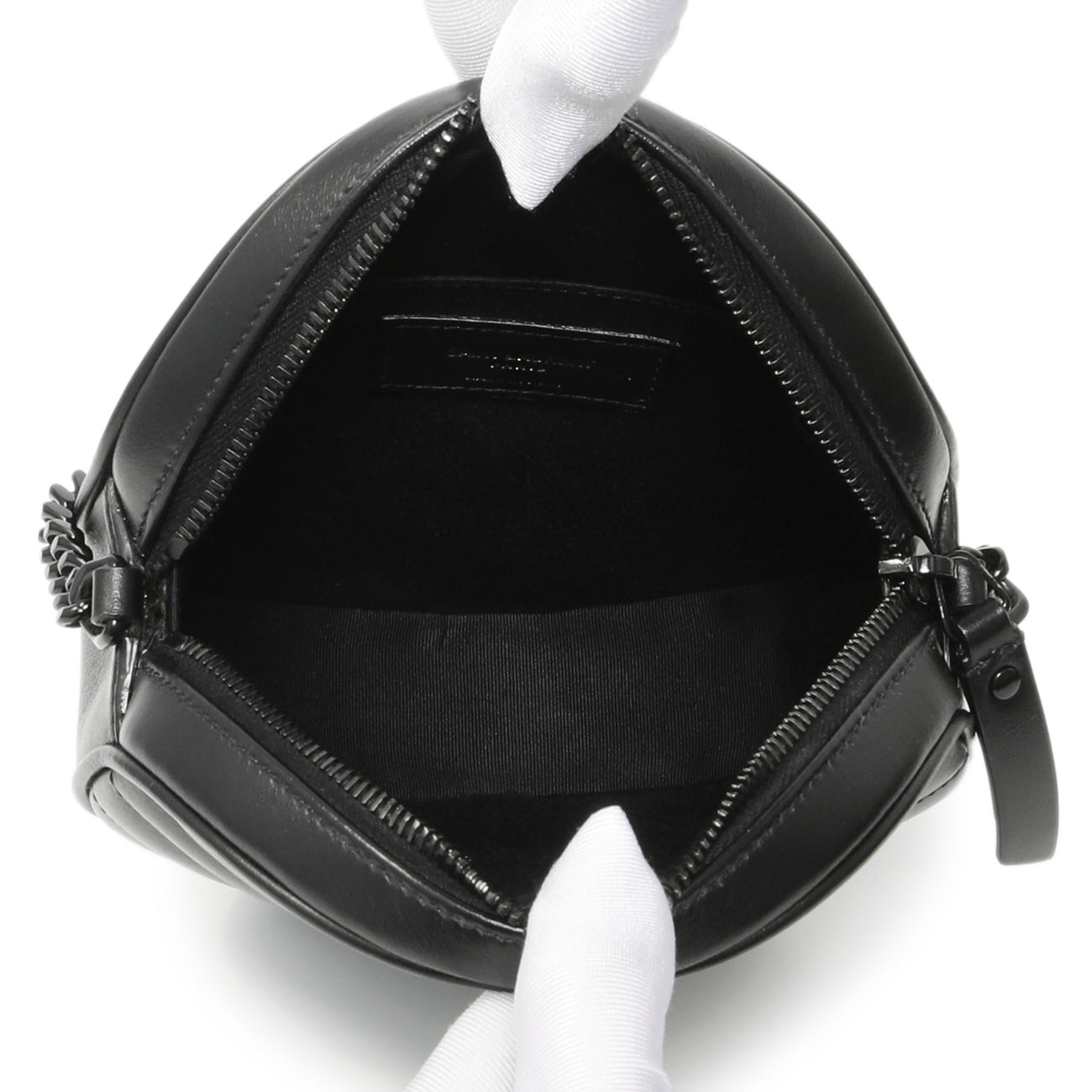 Exclusive Saint Laurent Black Calfskin Matelasse Chevron Round Vinyle Camera Bag — Detail View