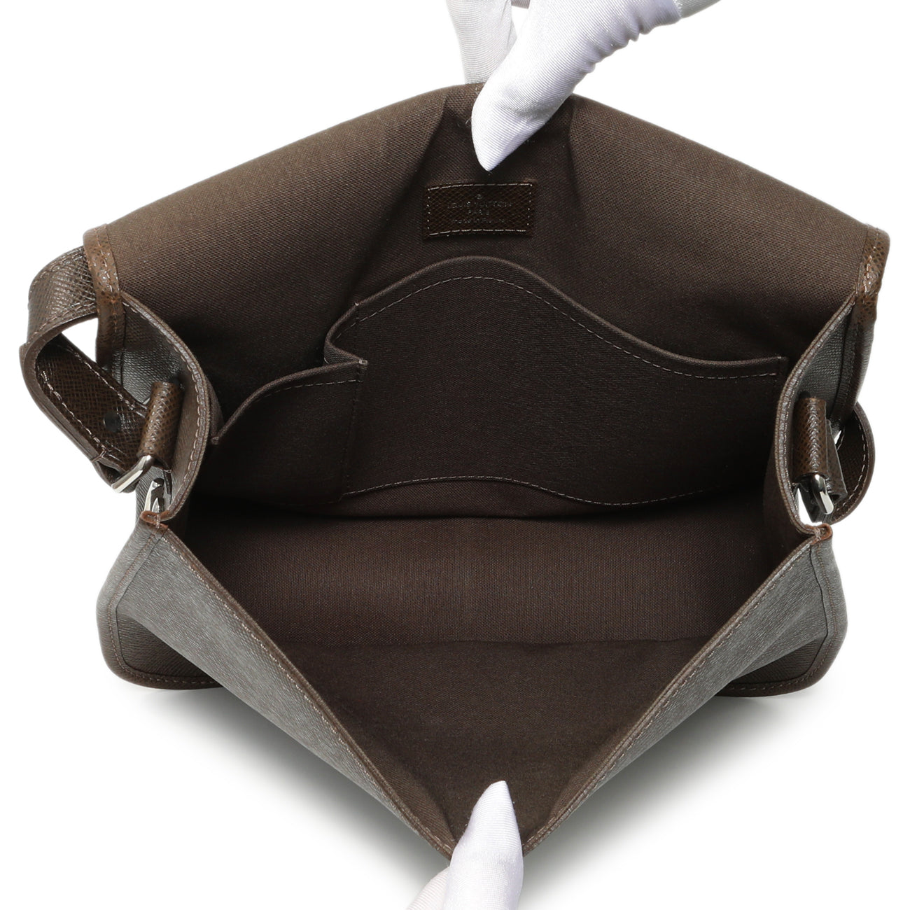 Exclusive Louis Vuitton Brown Taiga Andrei Messenger — Alternate View 8