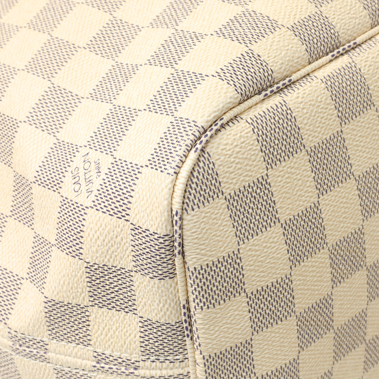 Exclusive Louis Vuitton Damier Azur Neverfull MM — Top View
