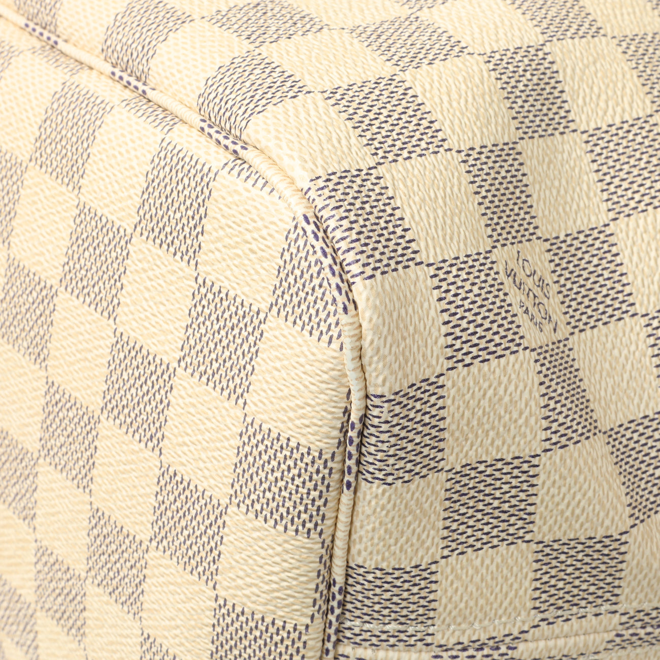 Exclusive Louis Vuitton Damier Azur Neverfull MM — Detail View