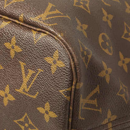 Exclusive Louis Vuitton Monogram Neverfull MM — Detail View