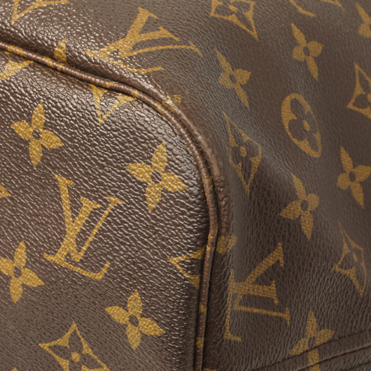Exclusive Louis Vuitton Monogram Neverfull MM — Detail View