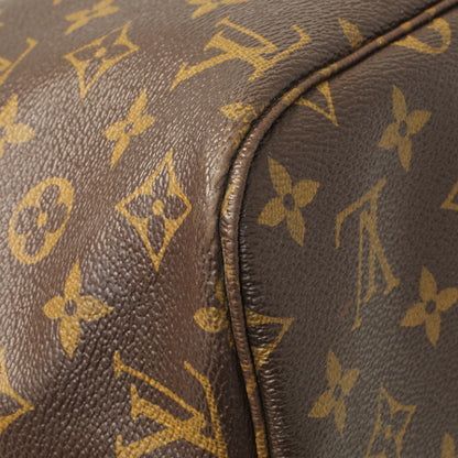 Exclusive Louis Vuitton Monogram Neverfull MM — Lifestyle View