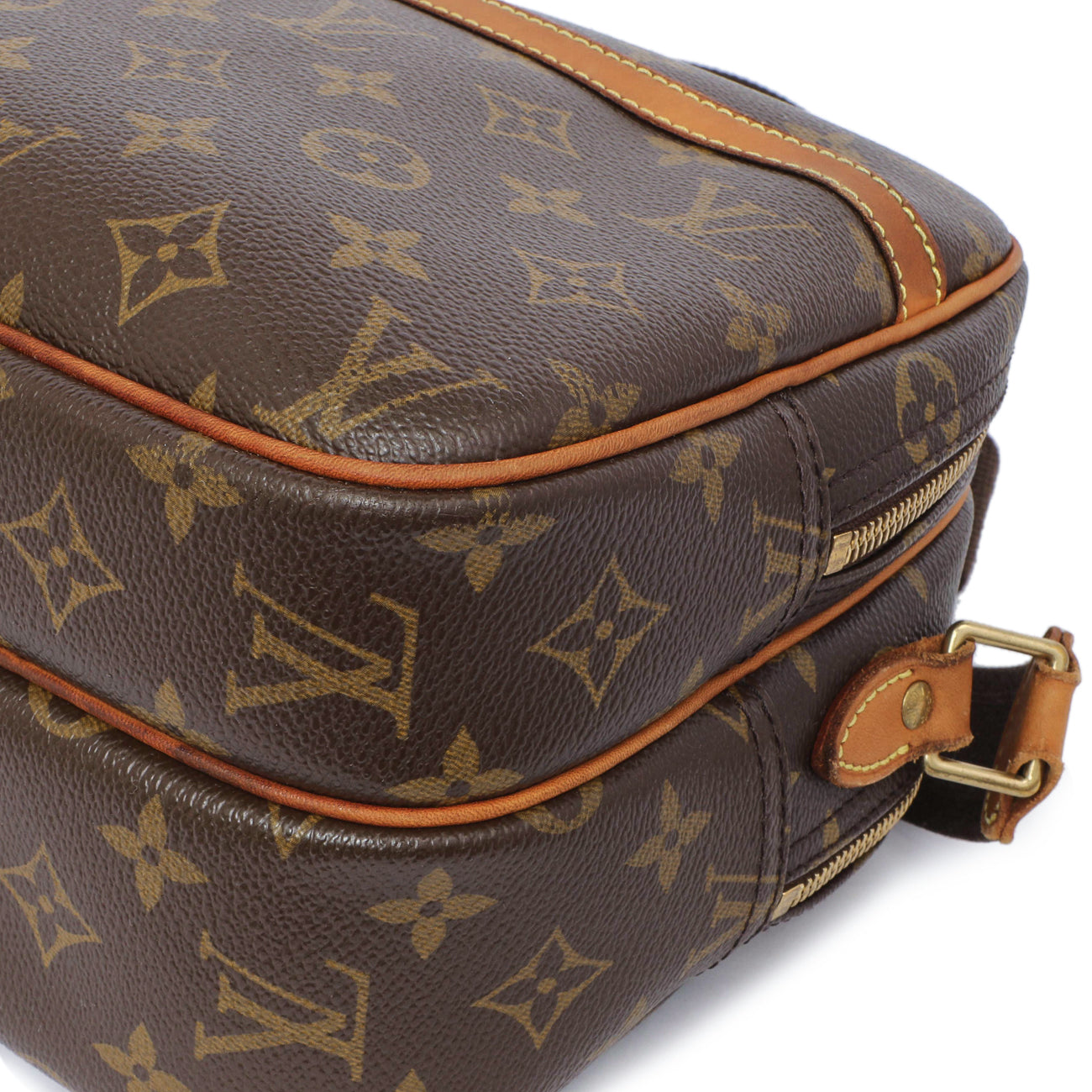 Exclusive Louis Vuitton Monogram Reporter PM — Detail View
