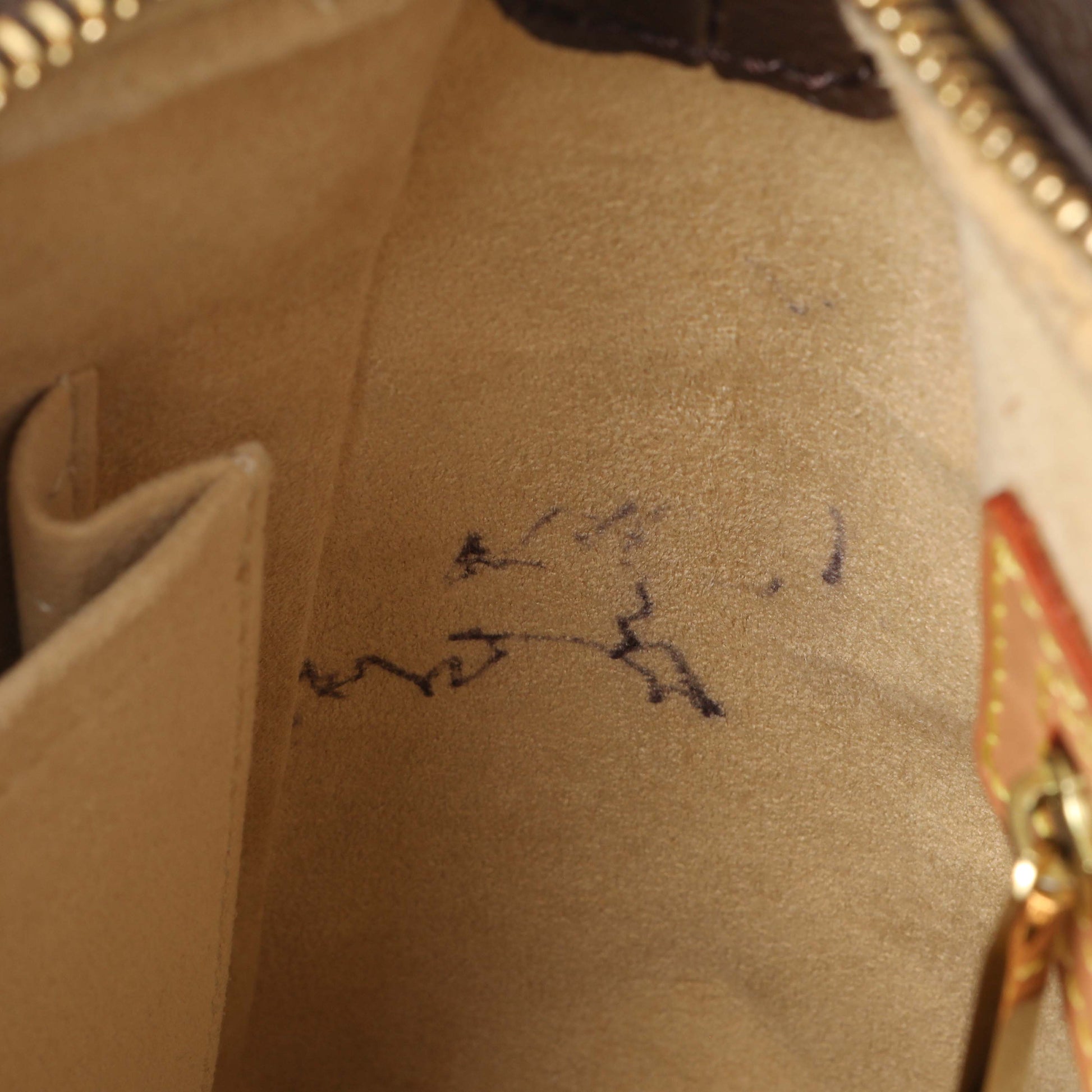 Exclusive Louis Vuitton Monogram Looping MM — Alternate View 11