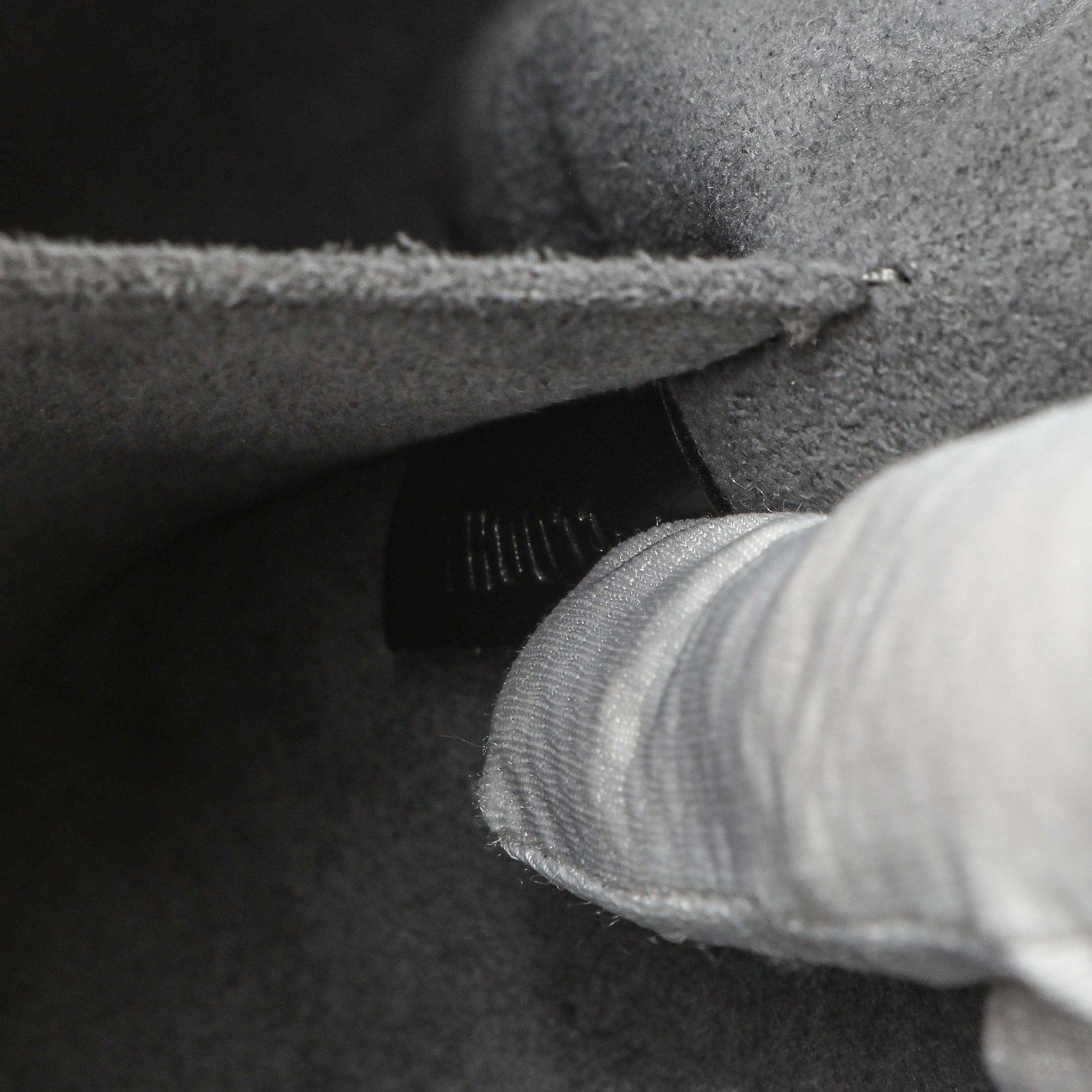 Exclusive Louis Vuitton Black Epi Sablons — Alternate View 10