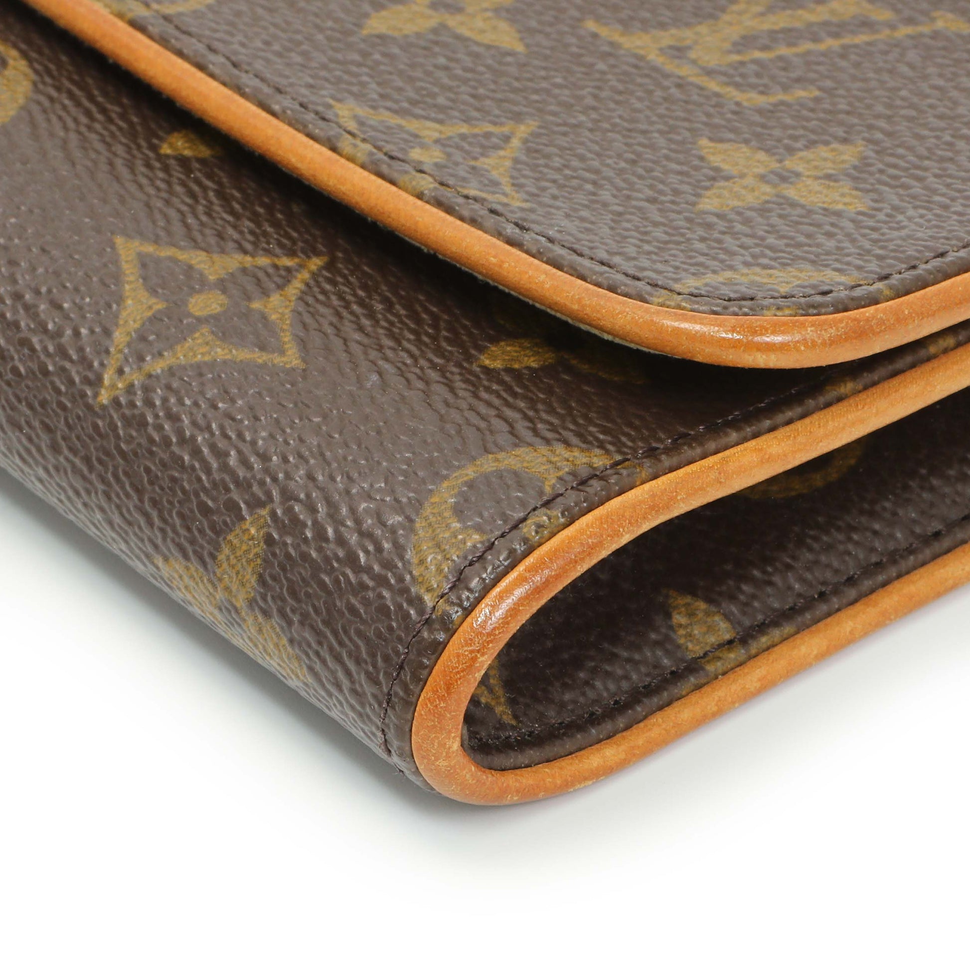 Exclusive Louis Vuitton Monogram Pochette Twin GM — Detail View
