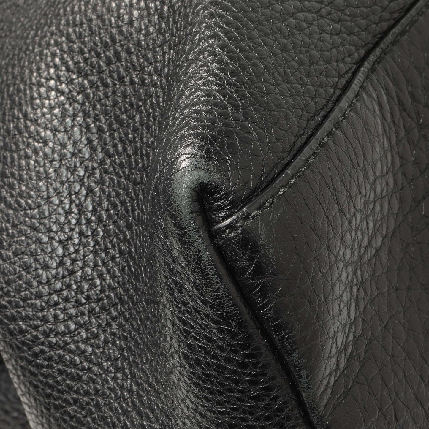 Exclusive Gucci Black Pebbled Calfskin Medium Soho Chain Shoulder Bag — Top View