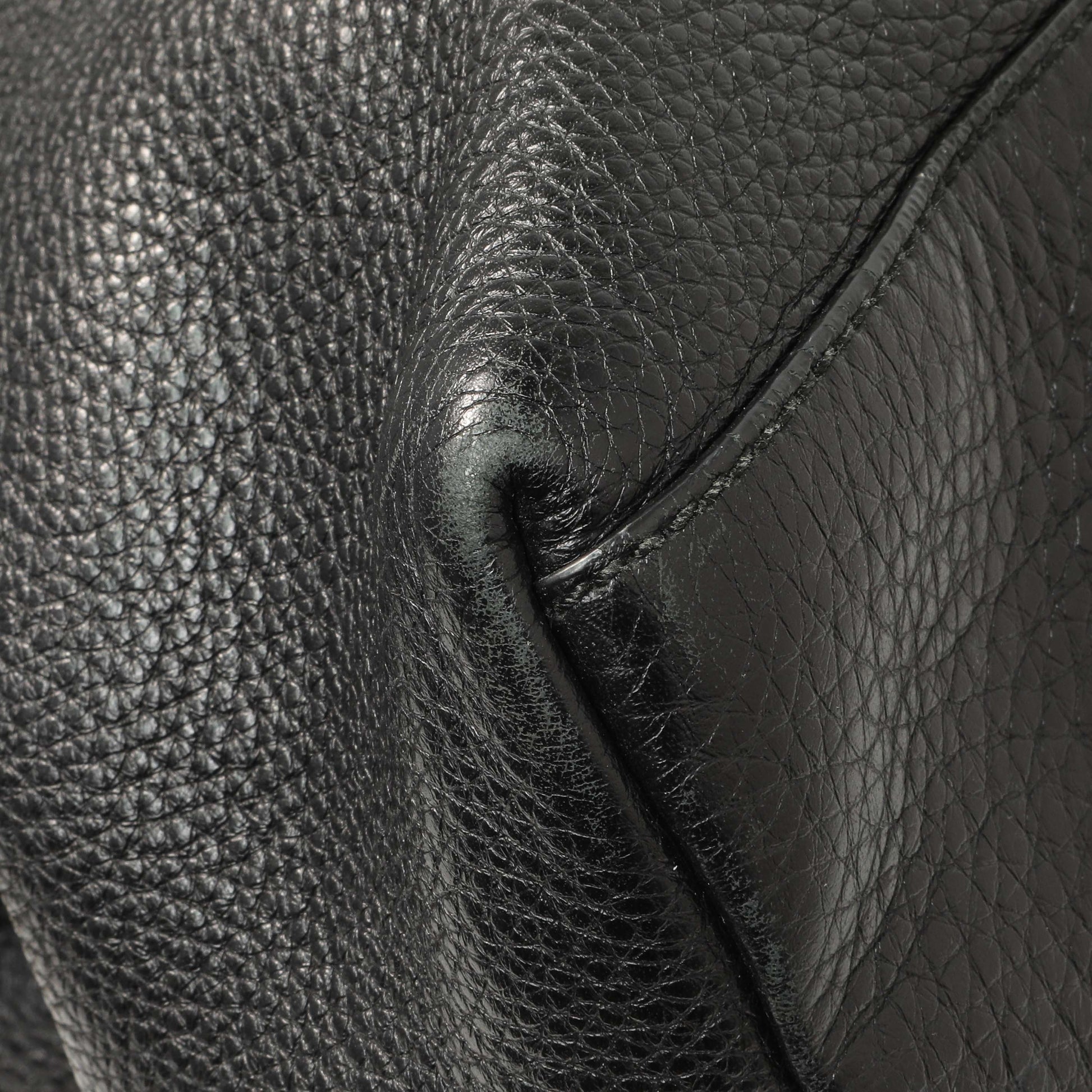Exclusive Gucci Black Pebbled Calfskin Medium Soho Chain Shoulder Bag — Top View
