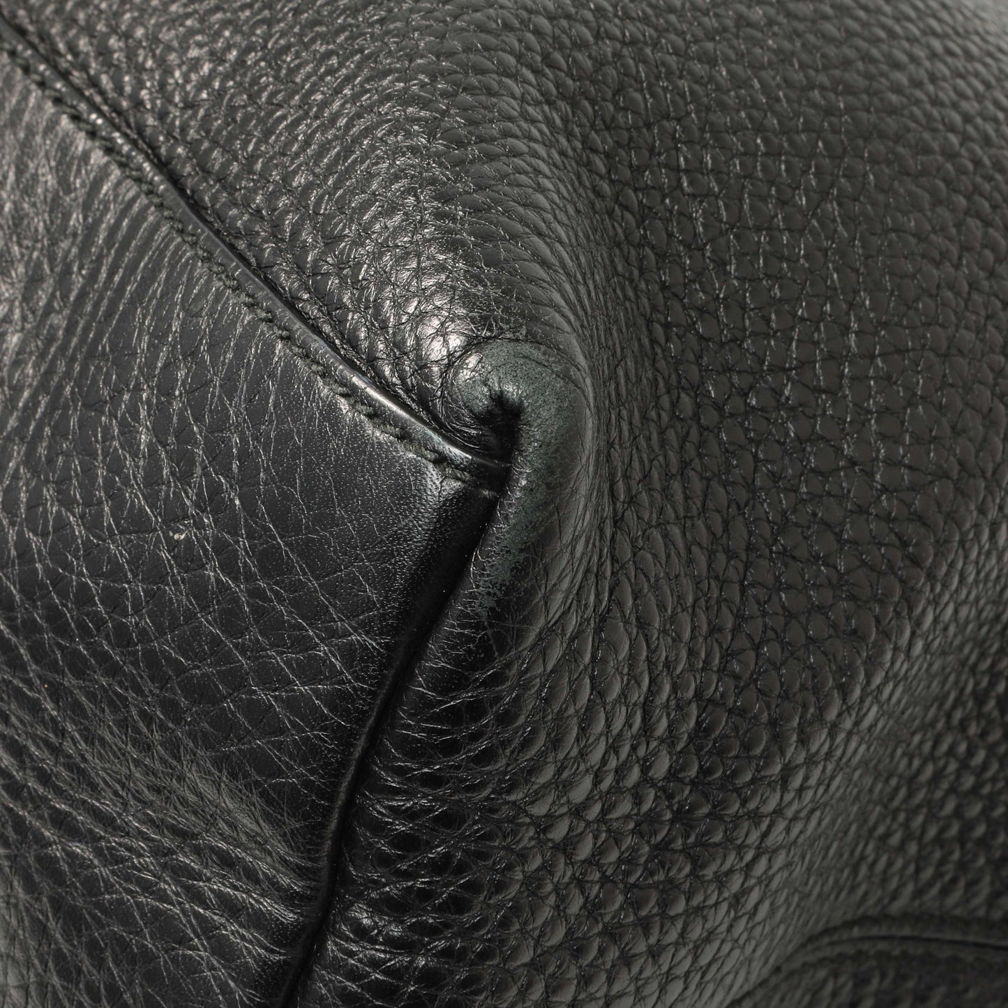 Exclusive Gucci Black Pebbled Calfskin Medium Soho Chain Shoulder Bag — Detail View