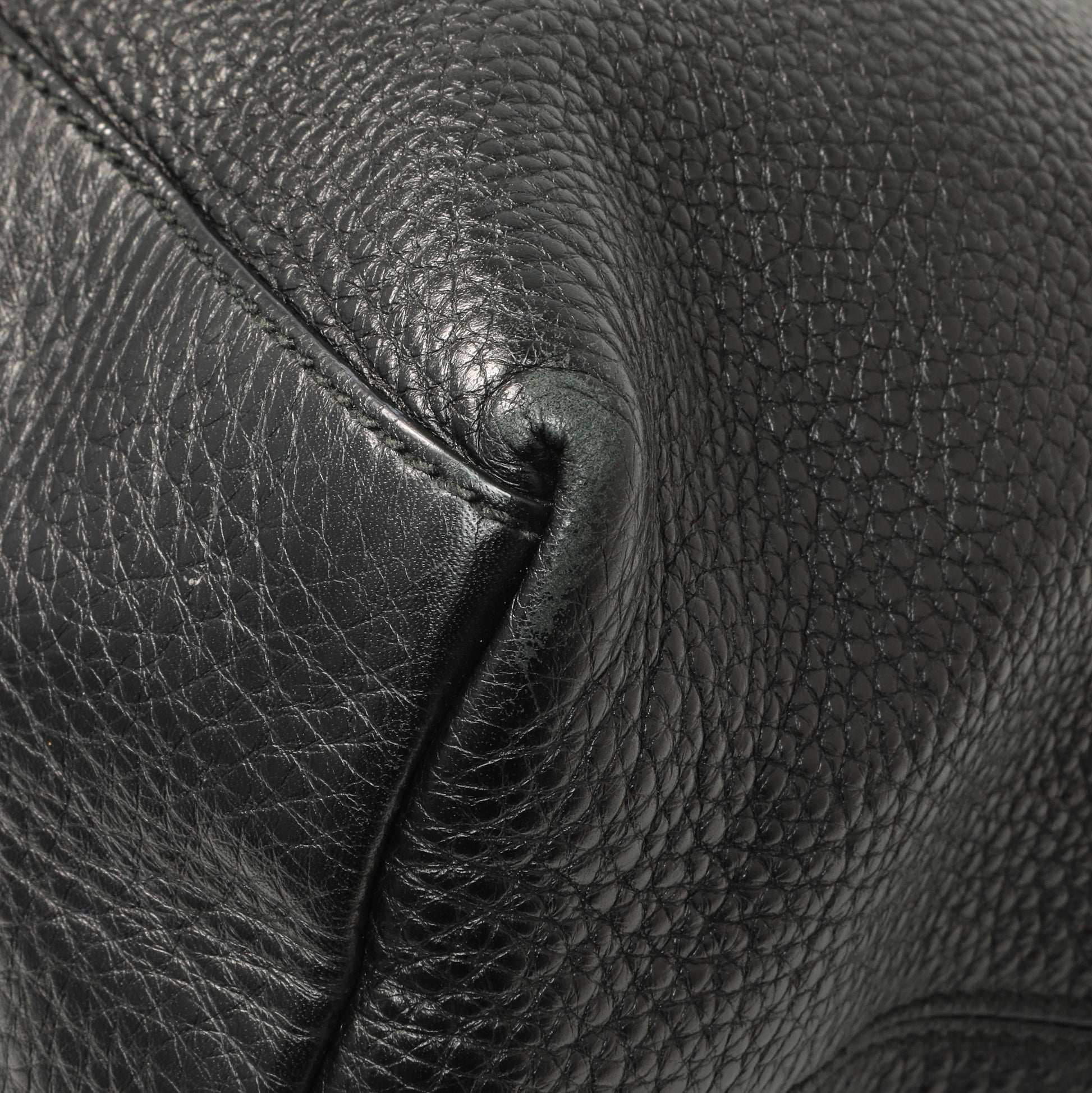 Exclusive Gucci Black Pebbled Calfskin Medium Soho Chain Shoulder Bag — Detail View