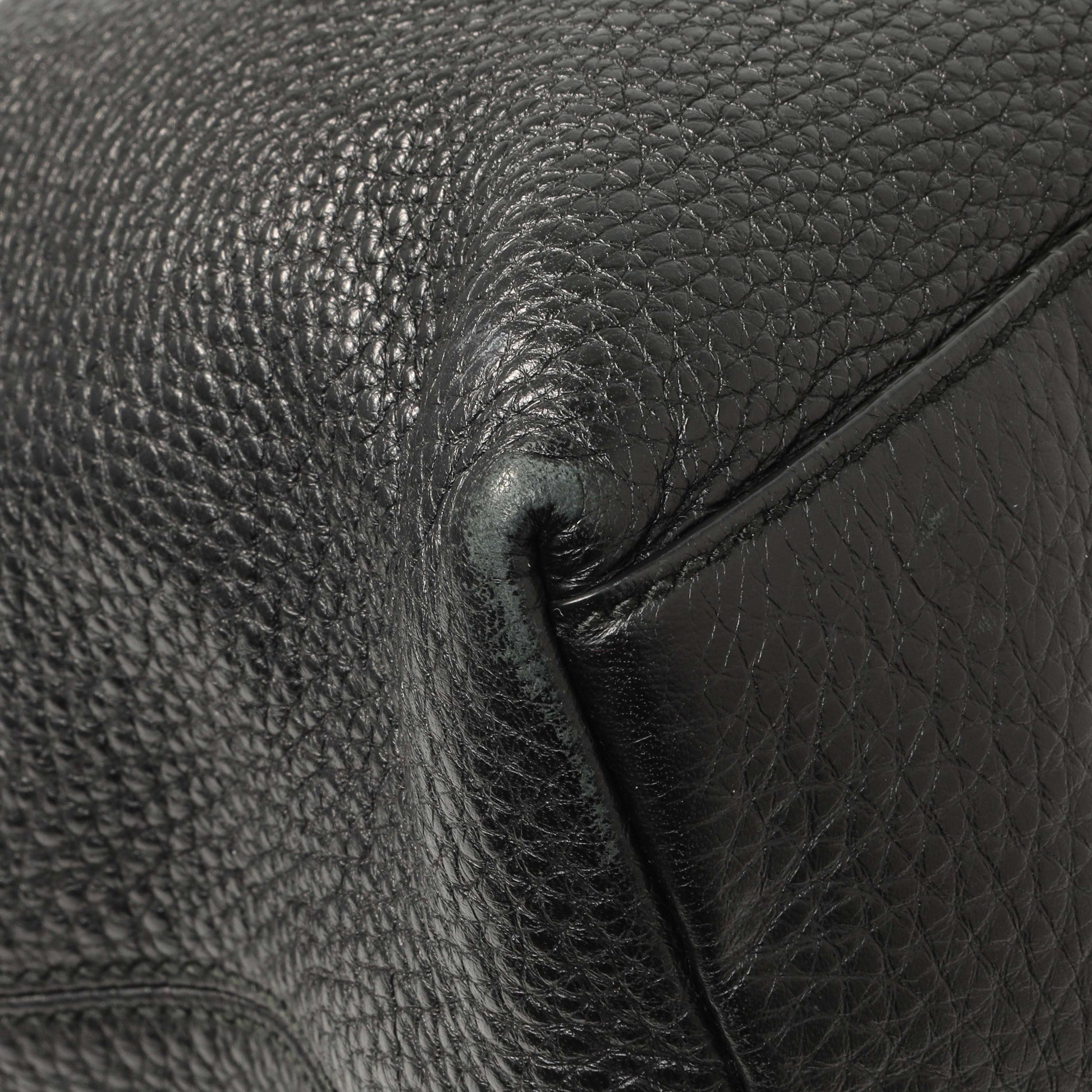 Exclusive Gucci Black Pebbled Calfskin Medium Soho Chain Shoulder Bag — Lifestyle View