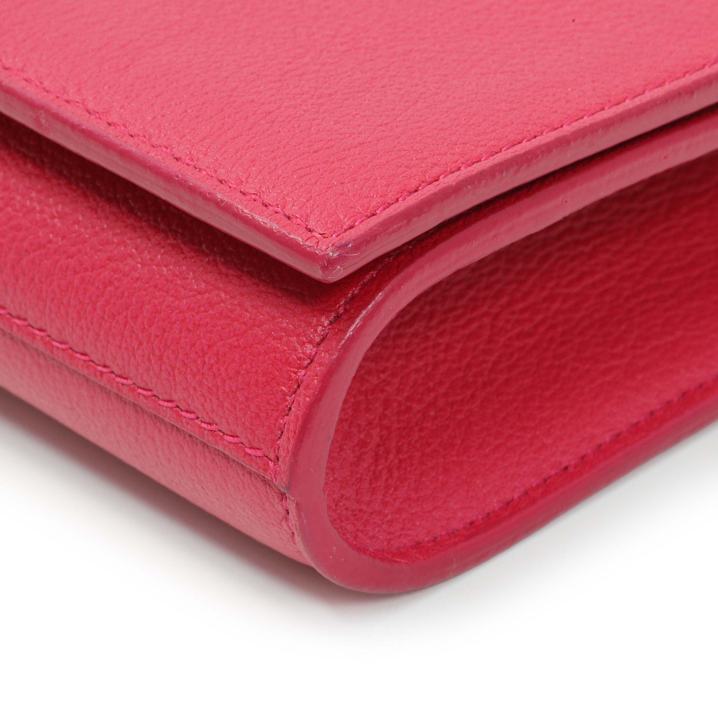 Exclusive Saint Laurent Lipstick Fuchsia Calfskin Monogram Large Belle De Jour Clutch — Lifestyle View