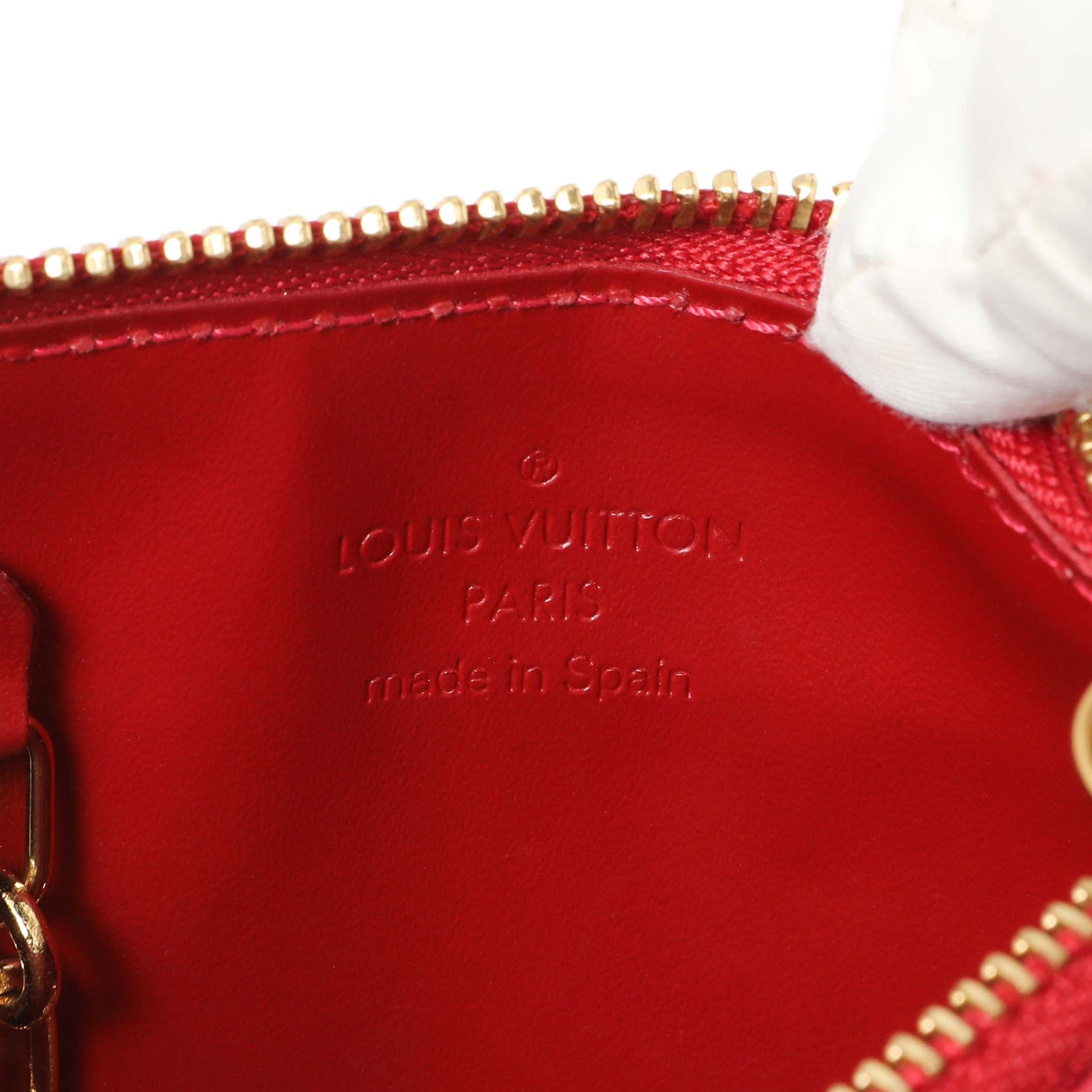 Exclusive Louis Vuitton Pomme D'Amour Vernis Key Pouch — Detail View