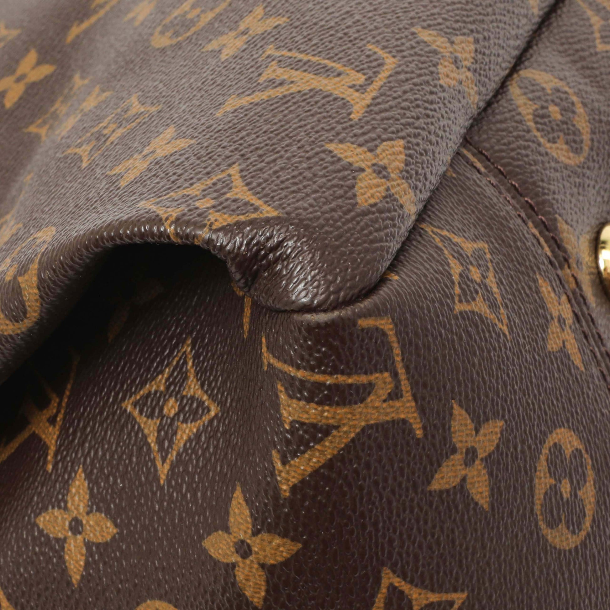 Exclusive Louis Vuitton Monogram Artsy MM — Top View