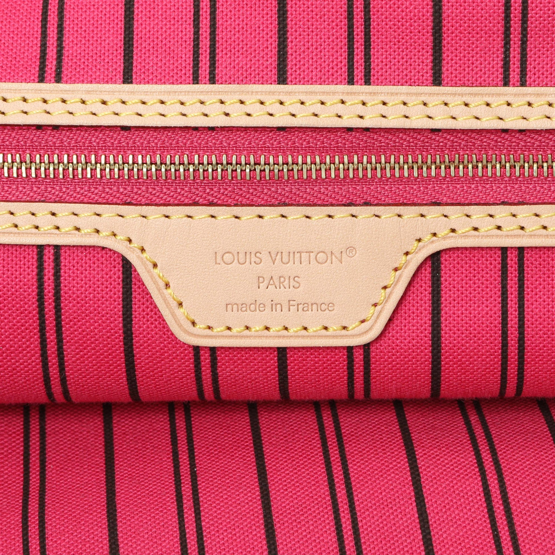 Exclusive Louis Vuitton Neverfull Bandouliere Inside Out MM — Detail View