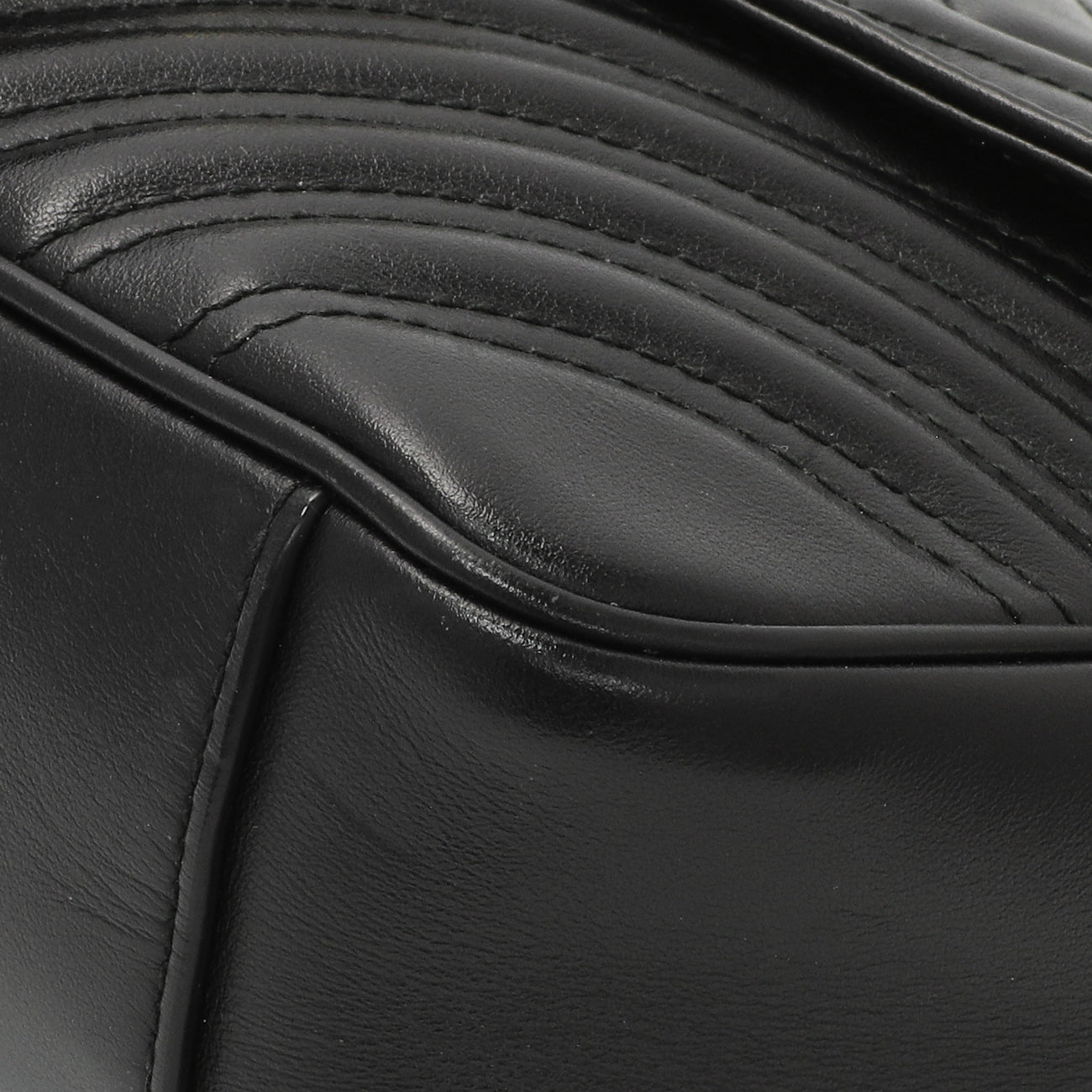 Exclusive Gucci Black Calfskin Matelasse Small GG Marmont Shoulder Bag — Detail View