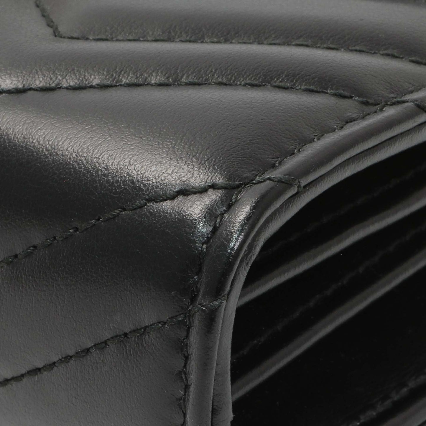 Exclusive Gucci Black Calfskin Matelasse GG Marmont Chain Wallet — Detail View