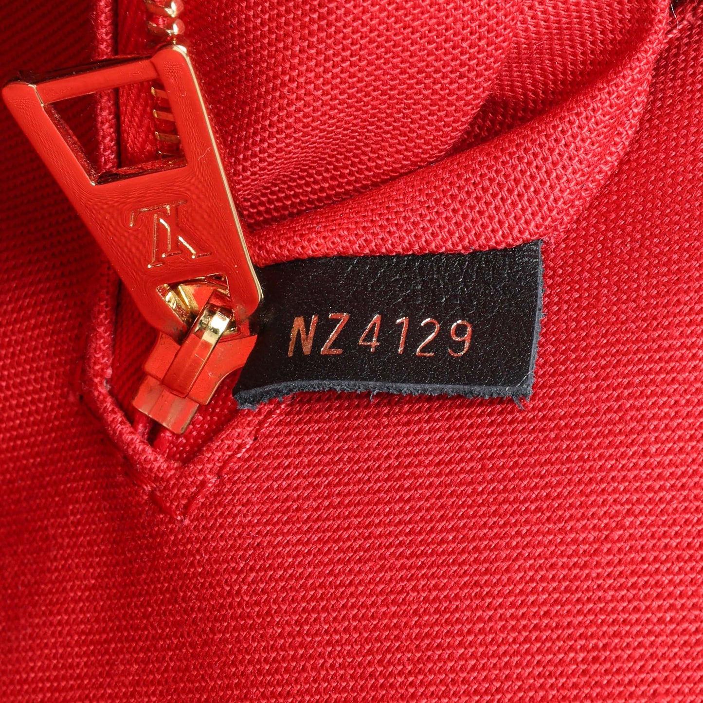 Exclusive Louis Vuitton Reverse Monogram Giant Onthego GM — Lifestyle View