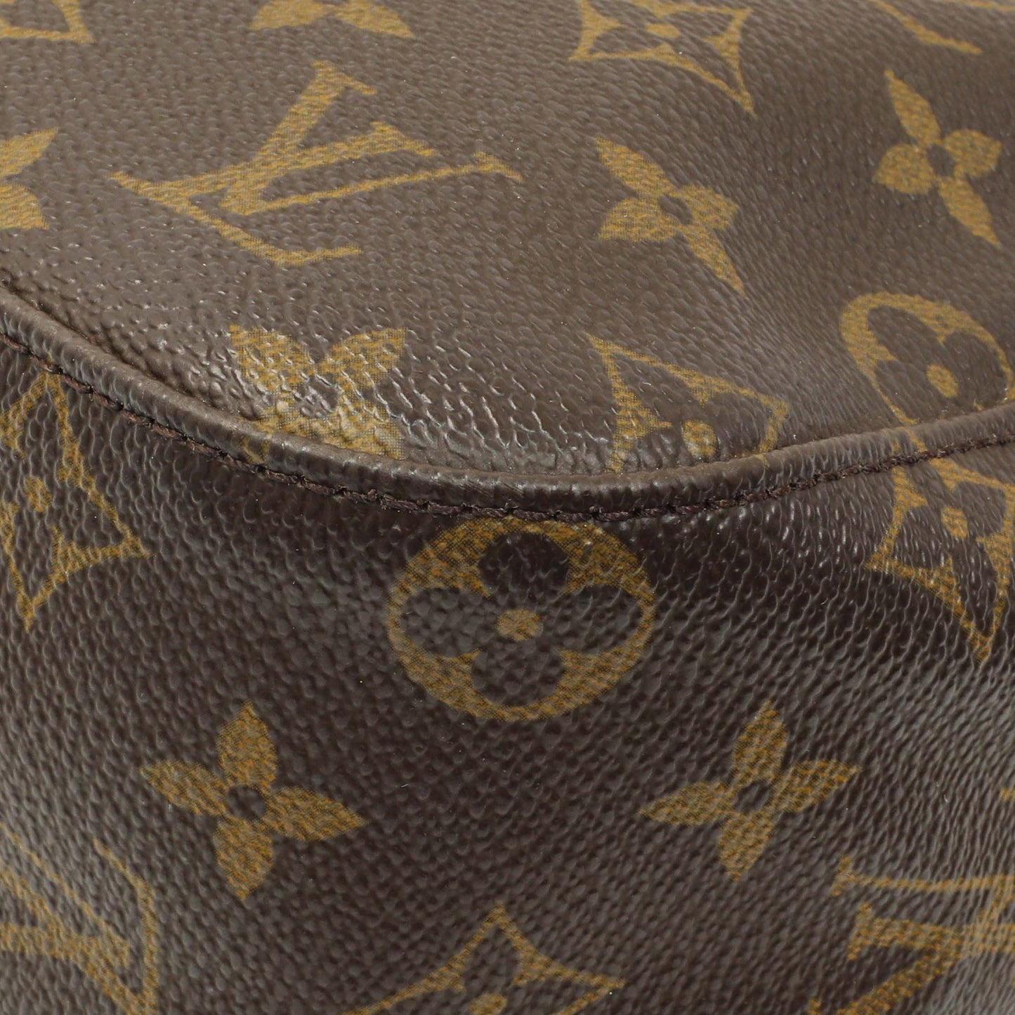Exclusive Louis Vuitton Monogram Looping MM — Detail View