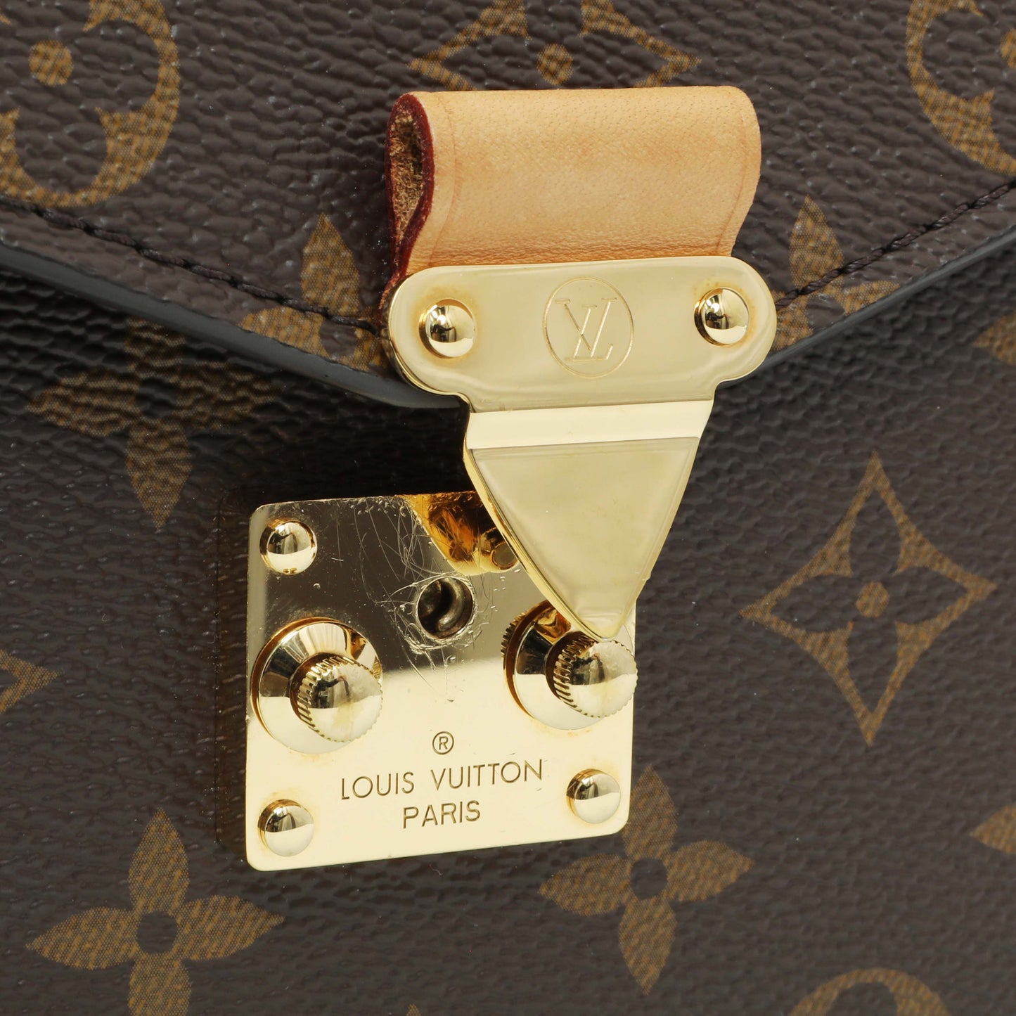 Exclusive Louis Vuitton Monogram Pochette Metis — Lifestyle View