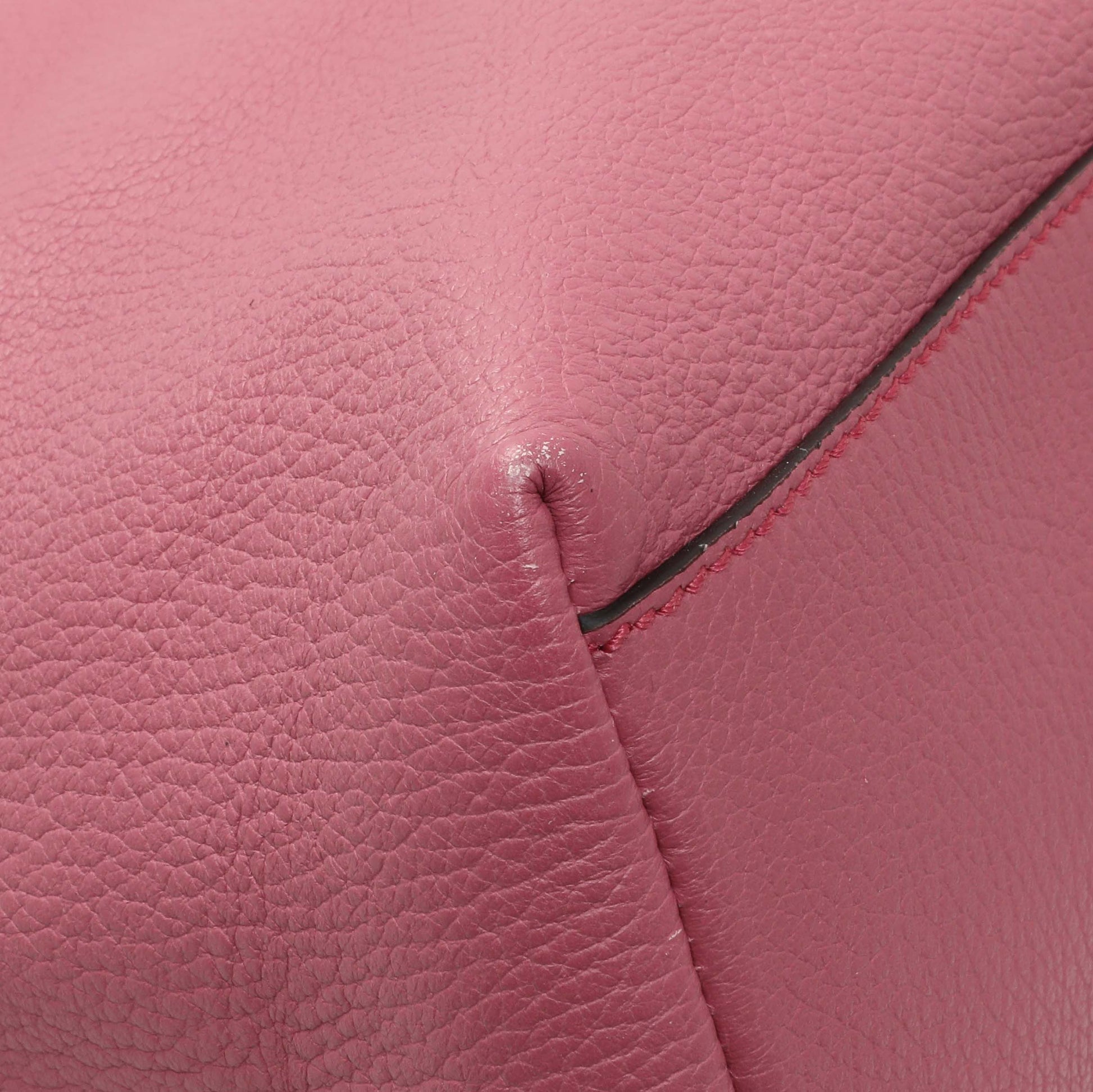Exclusive Gucci Pink Medium Soho Chain Shoulder Bag — Lifestyle View