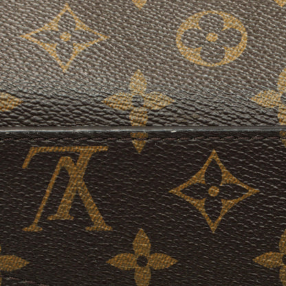 Exclusive Louis Vuitton Monogram Metis — Lifestyle View