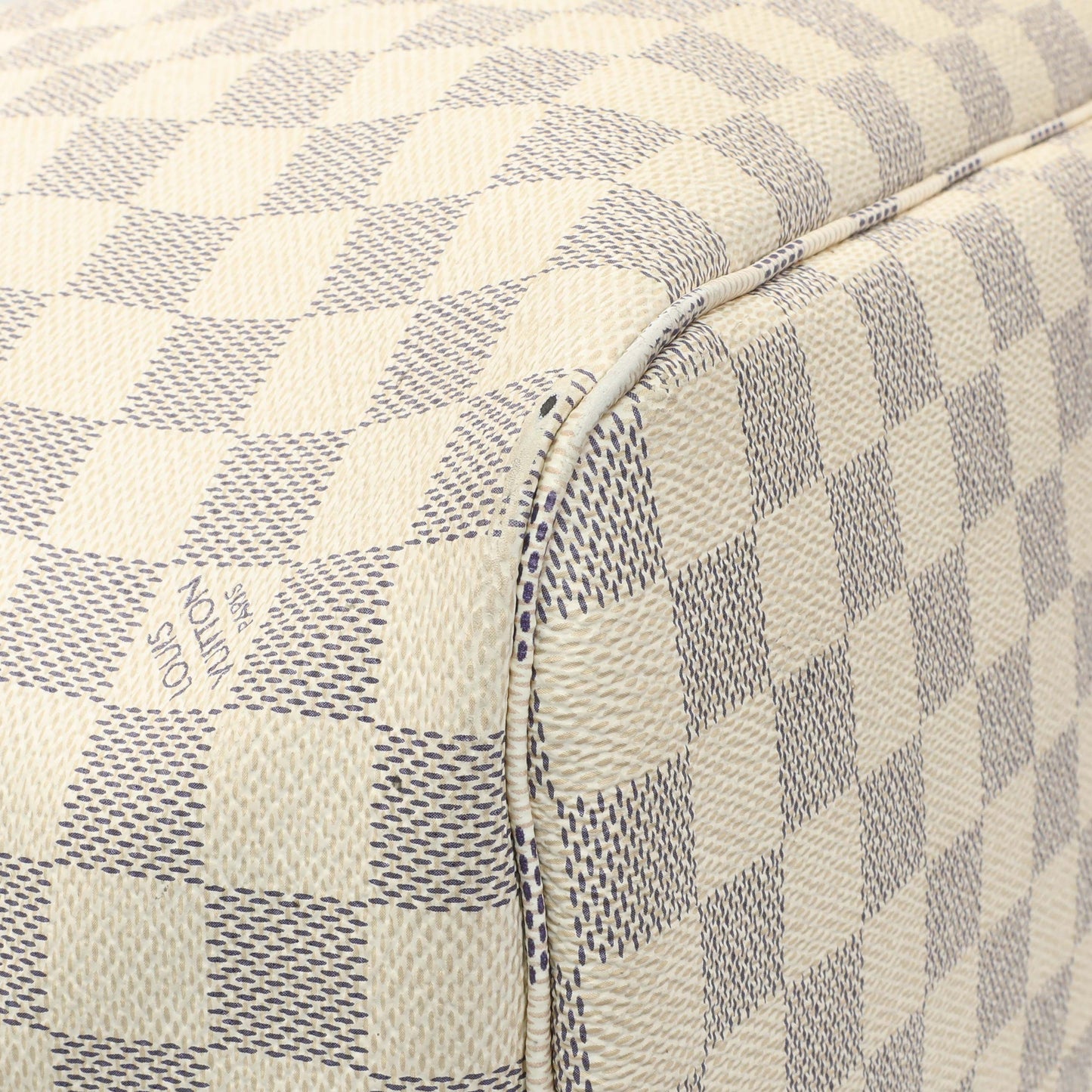 Exclusive Louis Vuitton Damier Azur Neverfull MM — Top View