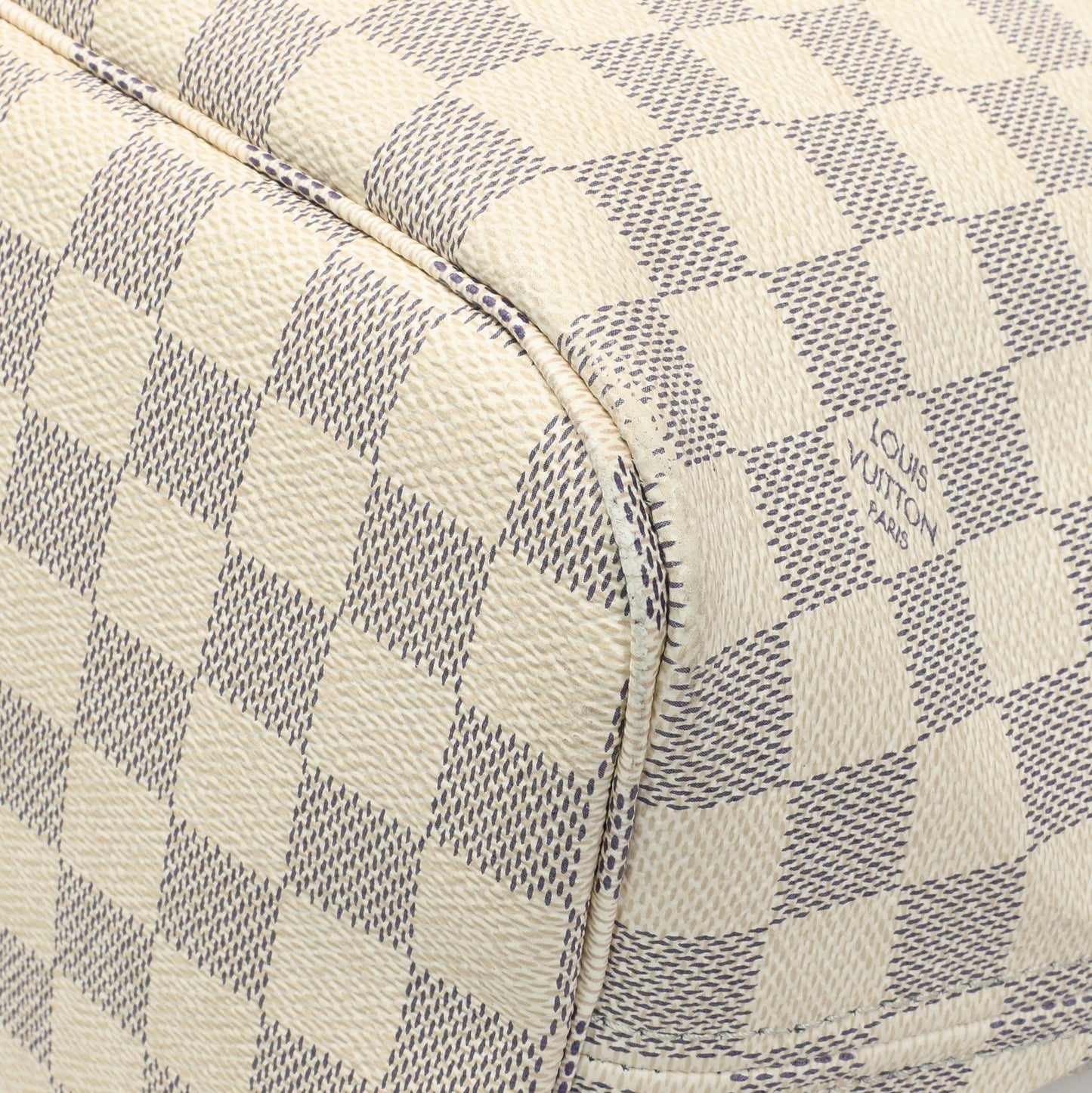 Exclusive Louis Vuitton Damier Azur Neverfull MM — Detail View