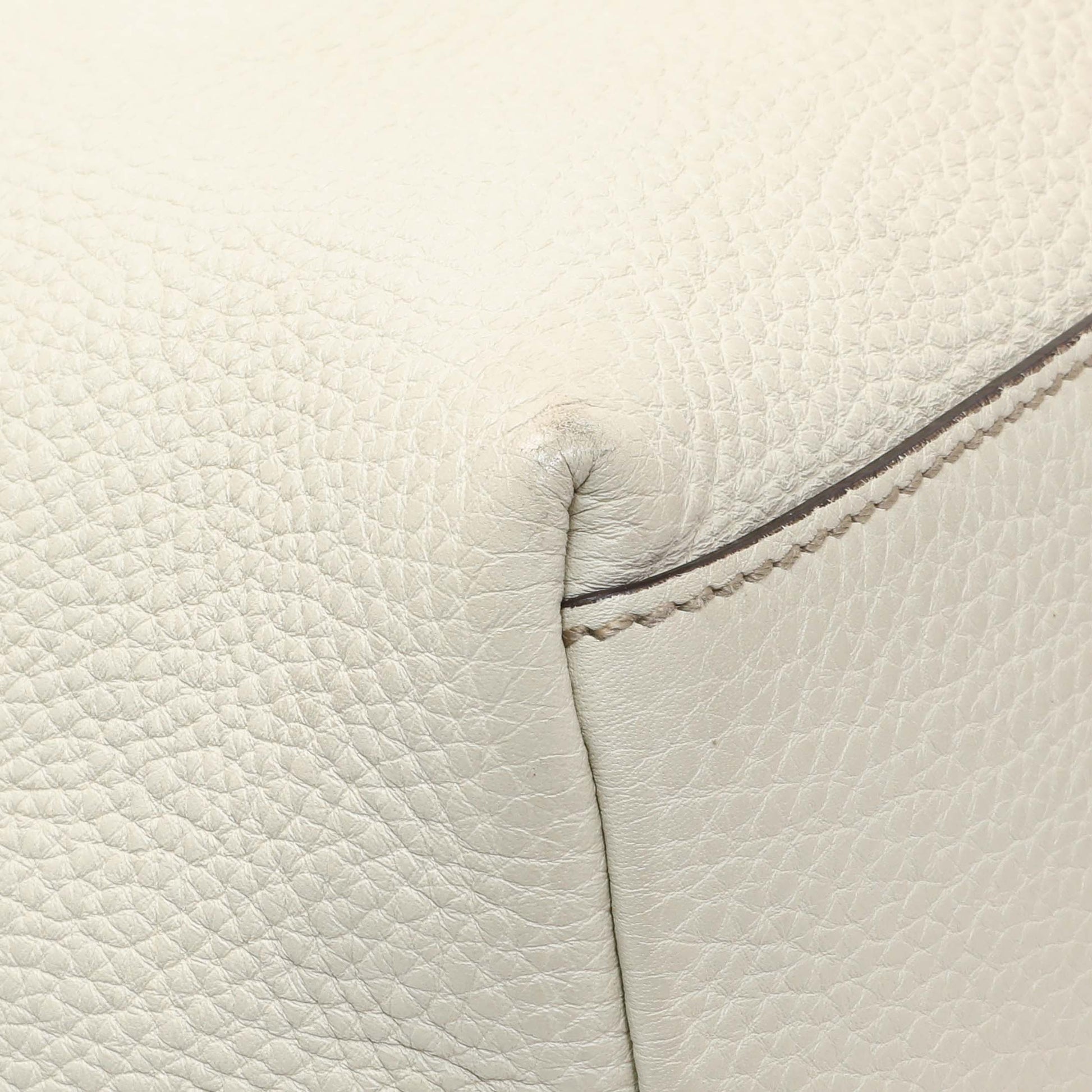 Exclusive Gucci White Pebbled Calfskin Medium Soho Chain Shoulder Bag — Top View