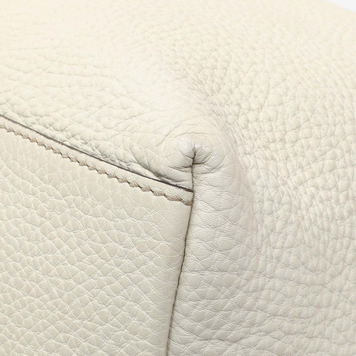 Exclusive Gucci White Pebbled Calfskin Medium Soho Chain Shoulder Bag — Alternate View 7