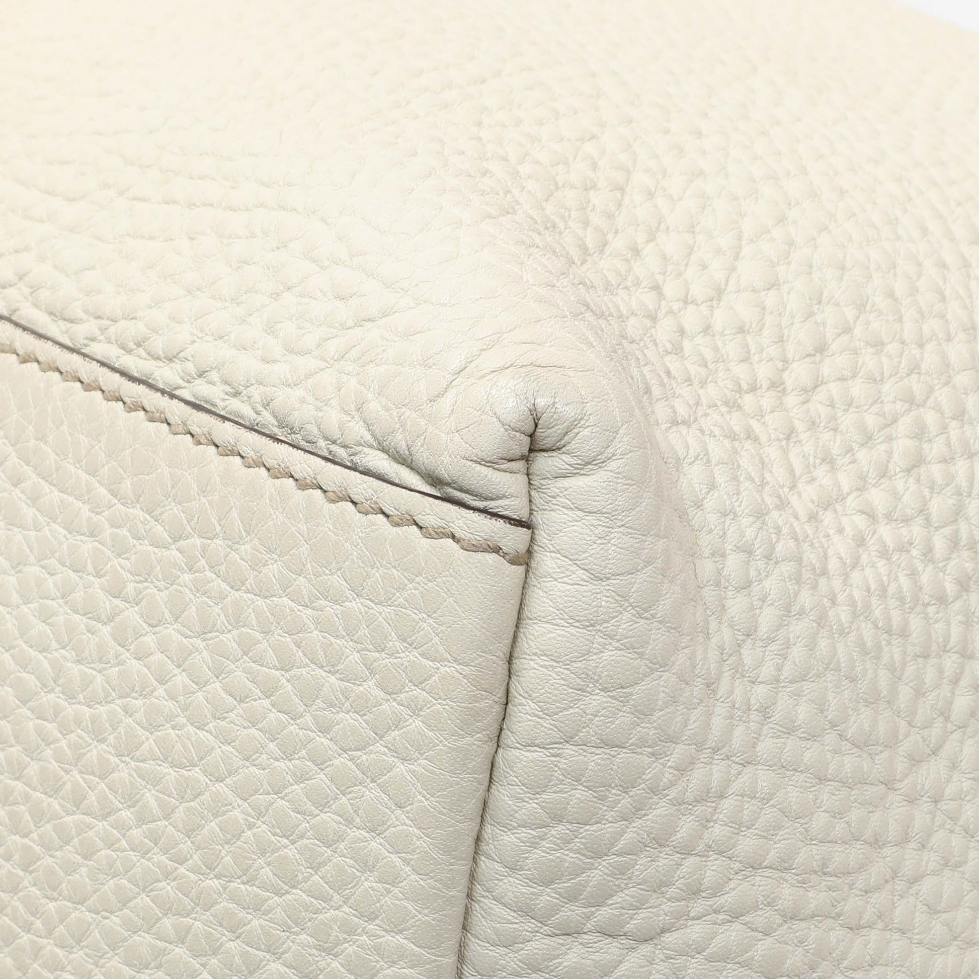 Exclusive Gucci White Pebbled Calfskin Medium Soho Chain Shoulder Bag — Alternate View 7