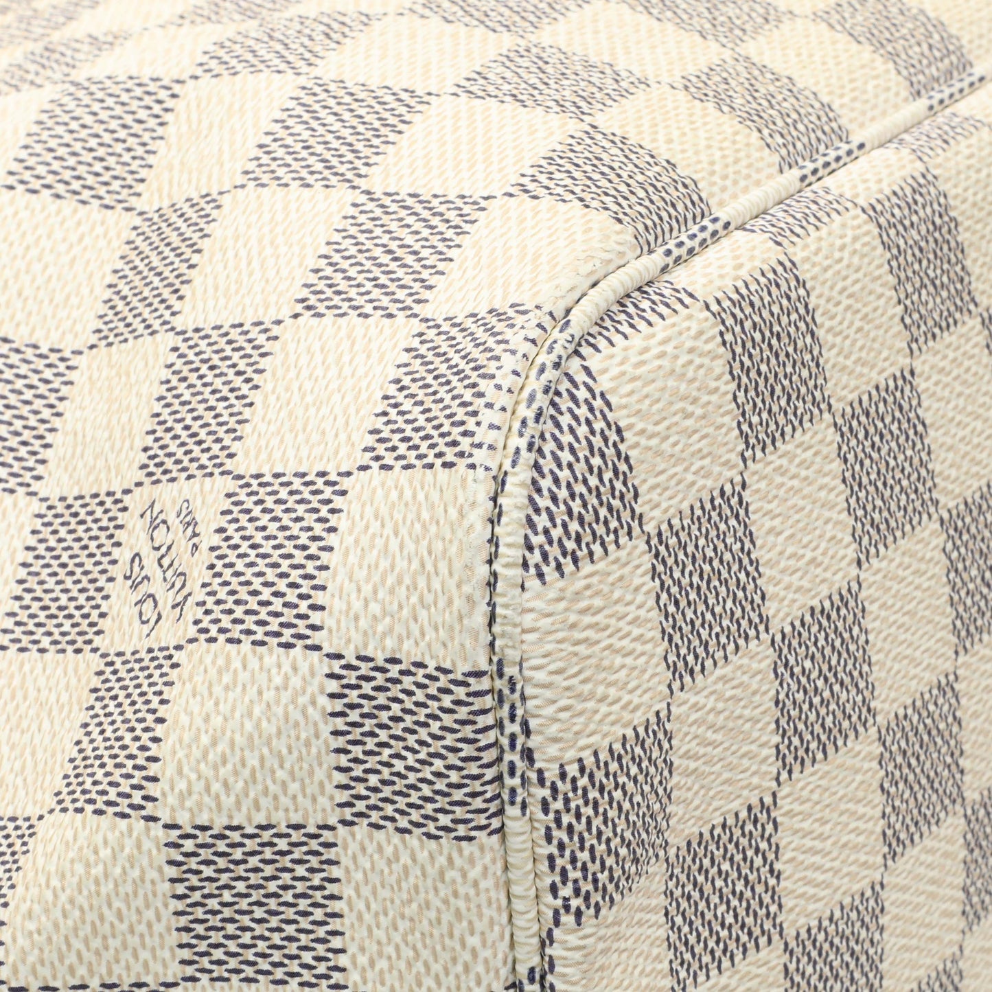 Exclusive Louis Vuitton Damier Azur Neverfull MM — Top View